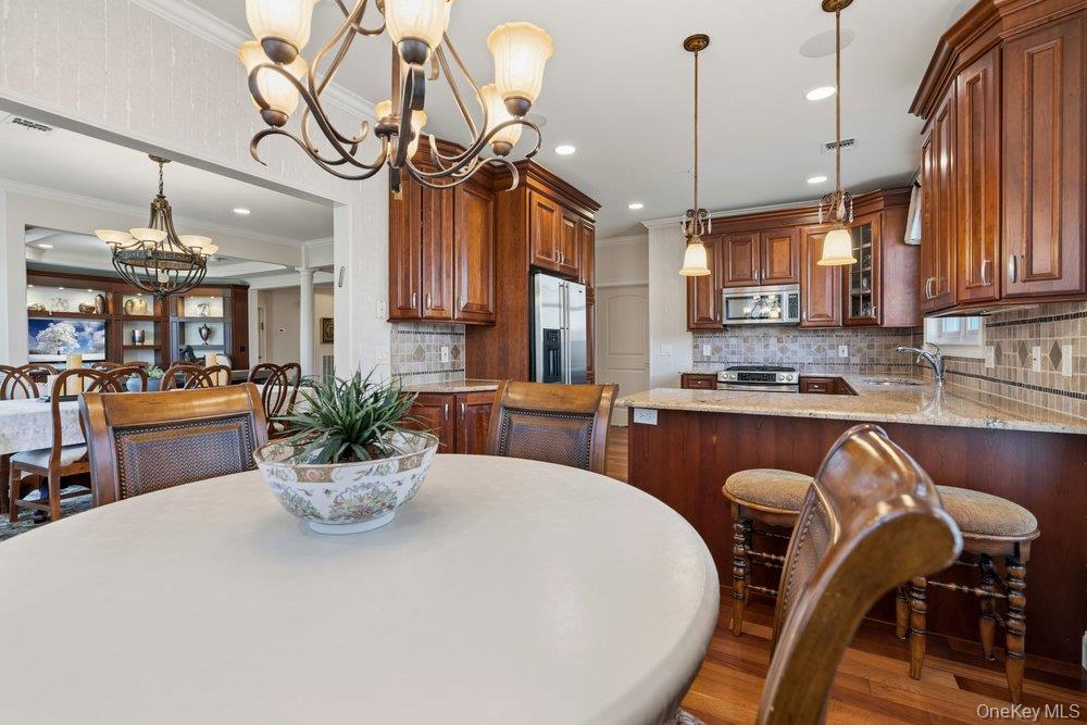 #12 photo, 336 Trotting Lane, वेस्टबरी Westbury , NY 11590