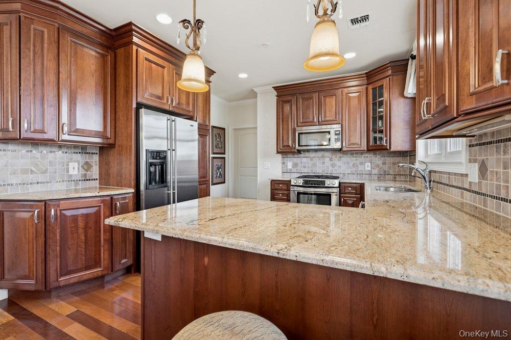 #13 photo, 336 Trotting Lane, वेस्टबरी Westbury , NY 11590