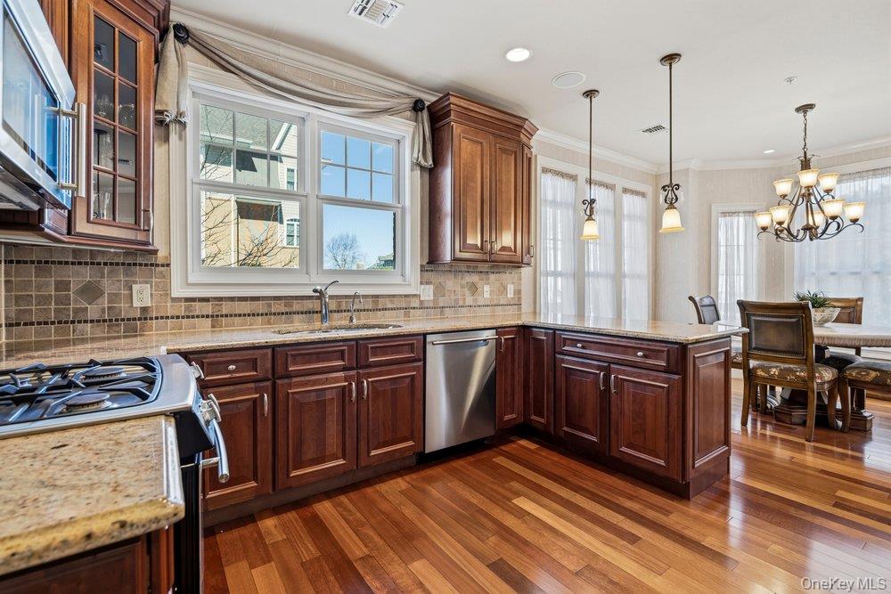 #15 photo, 336 Trotting Lane, वेस्टबरी Westbury , NY 11590