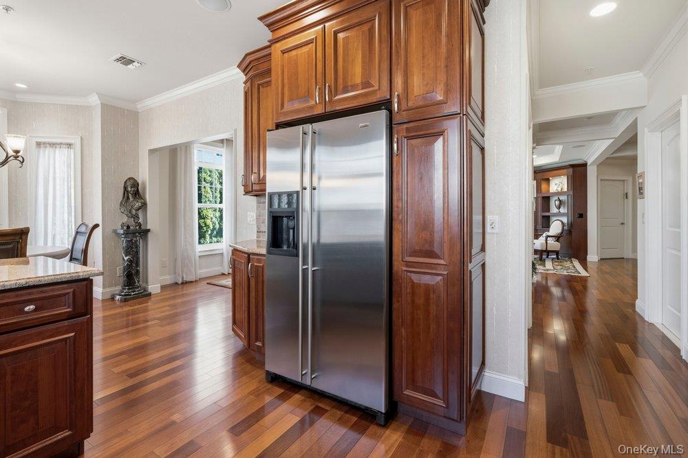 #16 photo, 336 Trotting Lane, वेस्टबरी Westbury , NY 11590