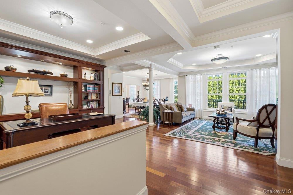 #2 photo, 336 Trotting Lane, वेस्टबरी Westbury , NY 11590