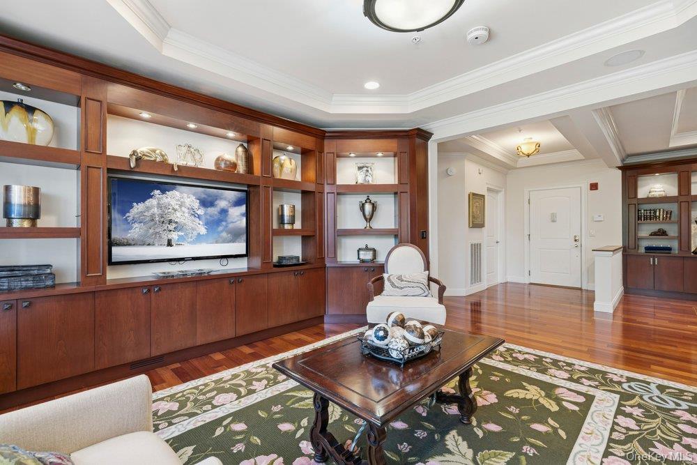 #3 photo, 336 Trotting Lane, वेस्टबरी Westbury , NY 11590