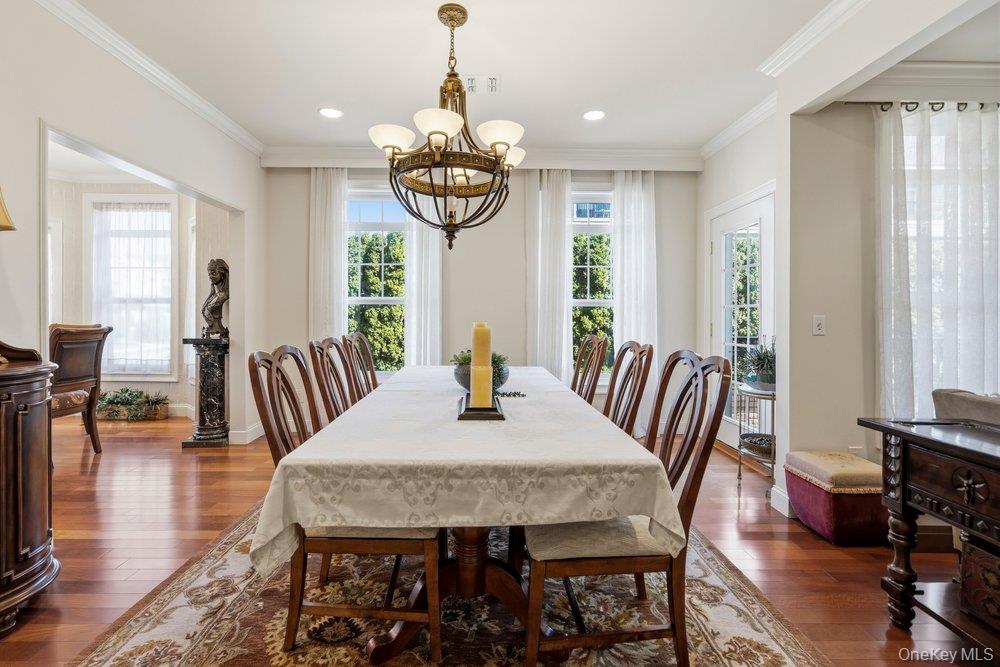 #9 photo, 336 Trotting Lane, वेस्टबरी Westbury , NY 11590