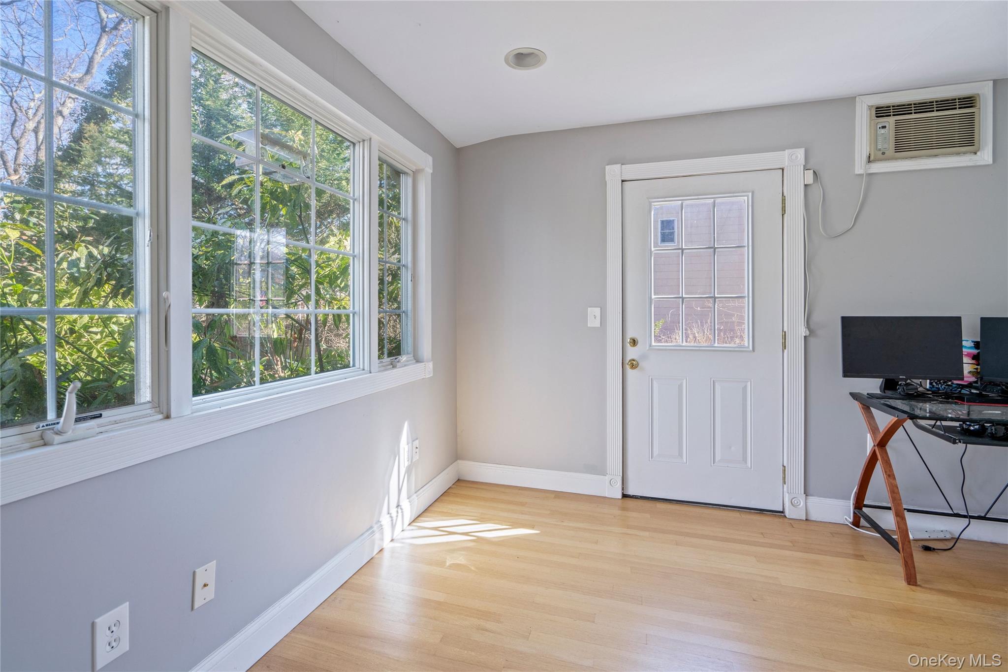 #10 photo, 7 Washington Avenue, מחוז סאפוק Miller Place , NY 11764