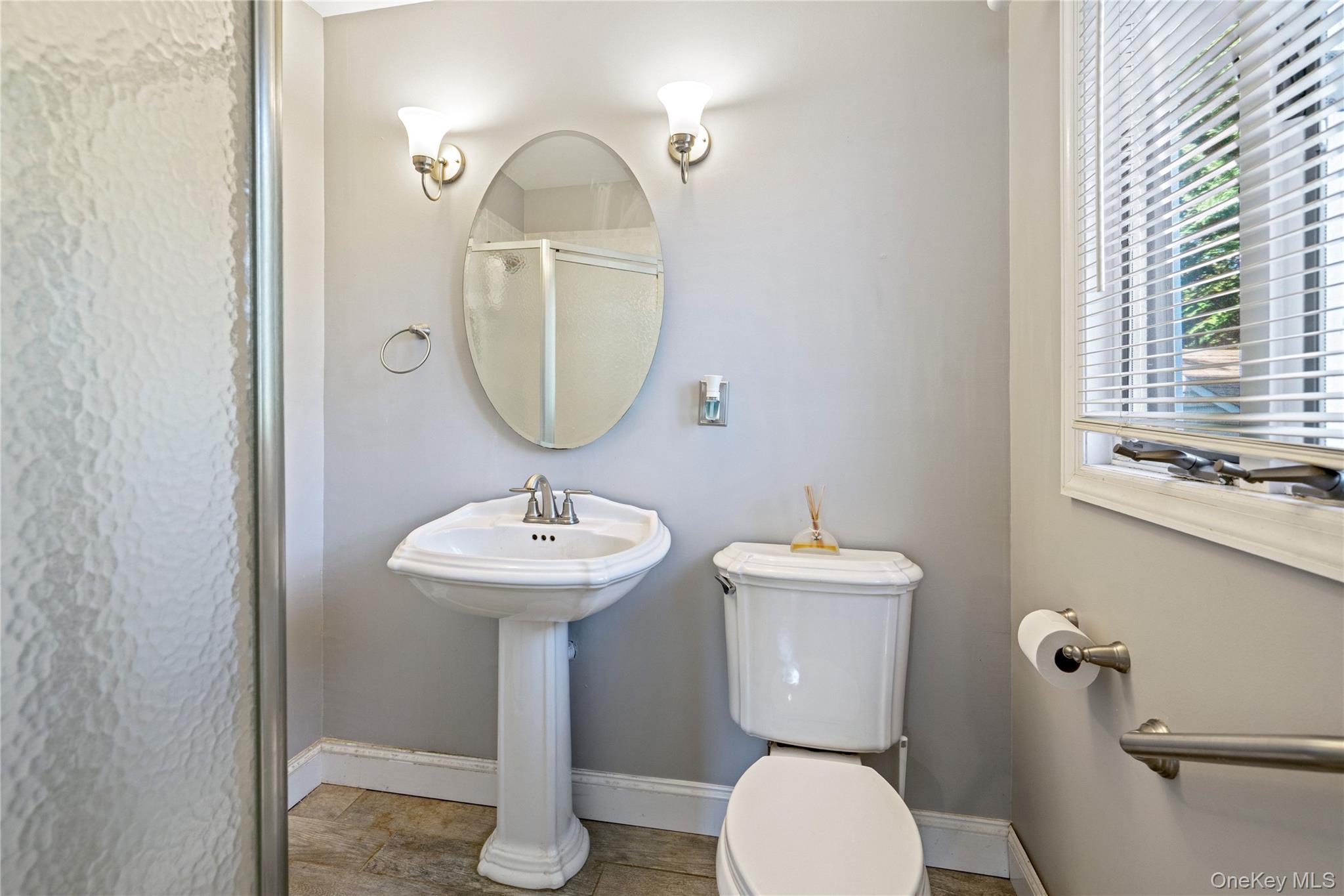 #11 photo, 7 Washington Avenue, מחוז סאפוק Miller Place , NY 11764