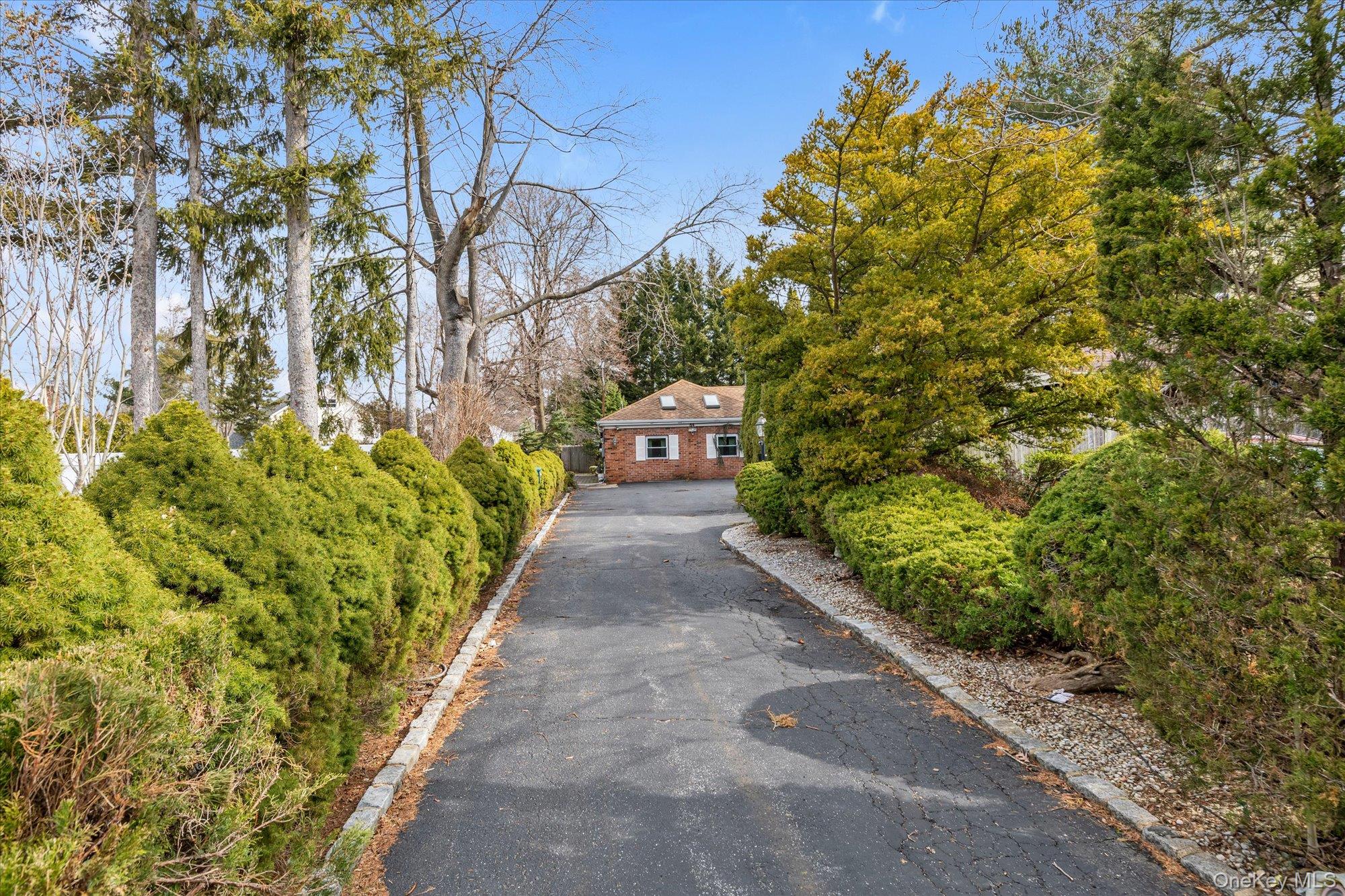 #1 photo, 84 Horton Place, מחוז נסאו Syosset , NY 11791