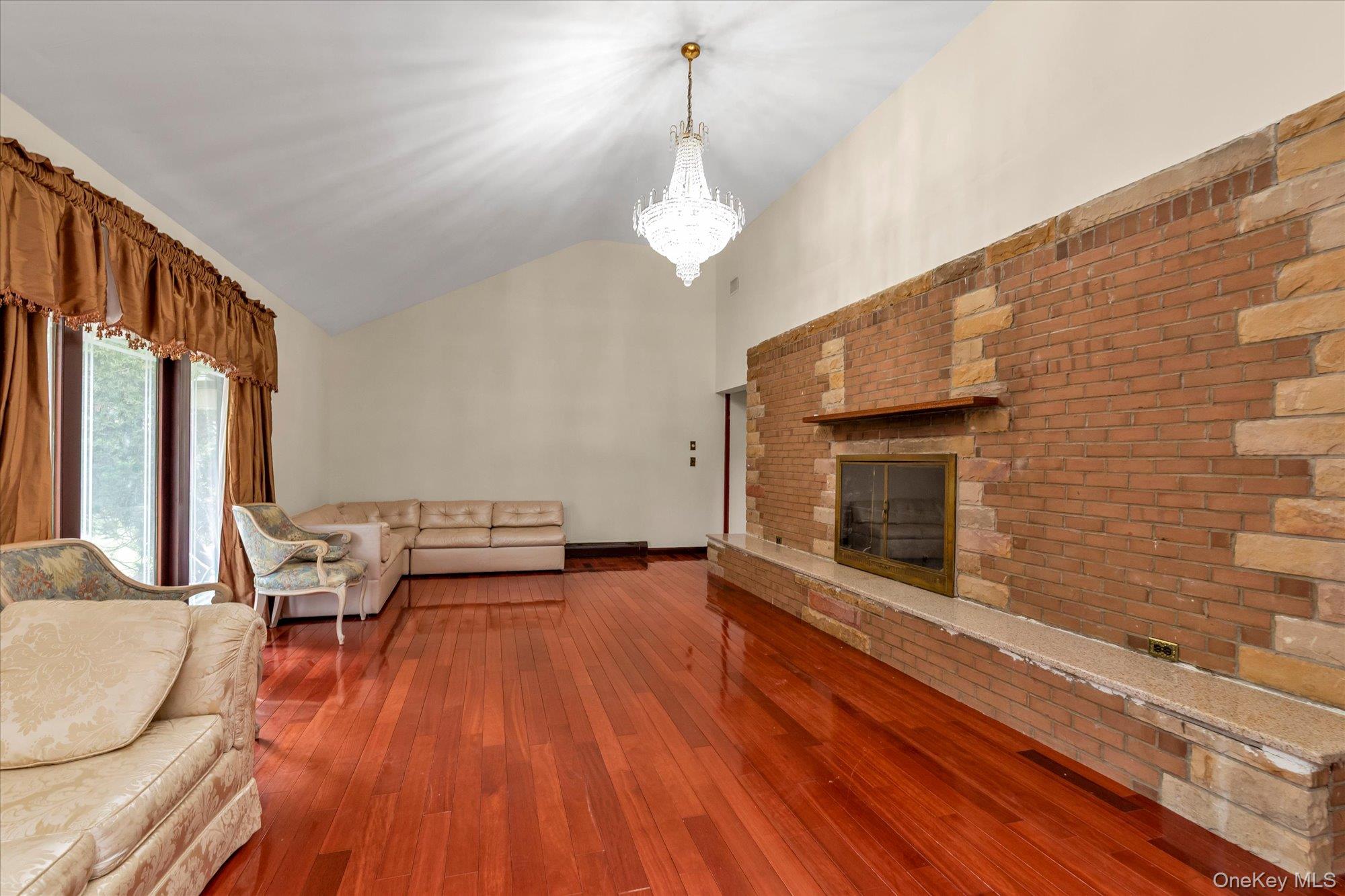 #4 photo, 84 Horton Place, Нассау ‖ Syosset , NY 11791