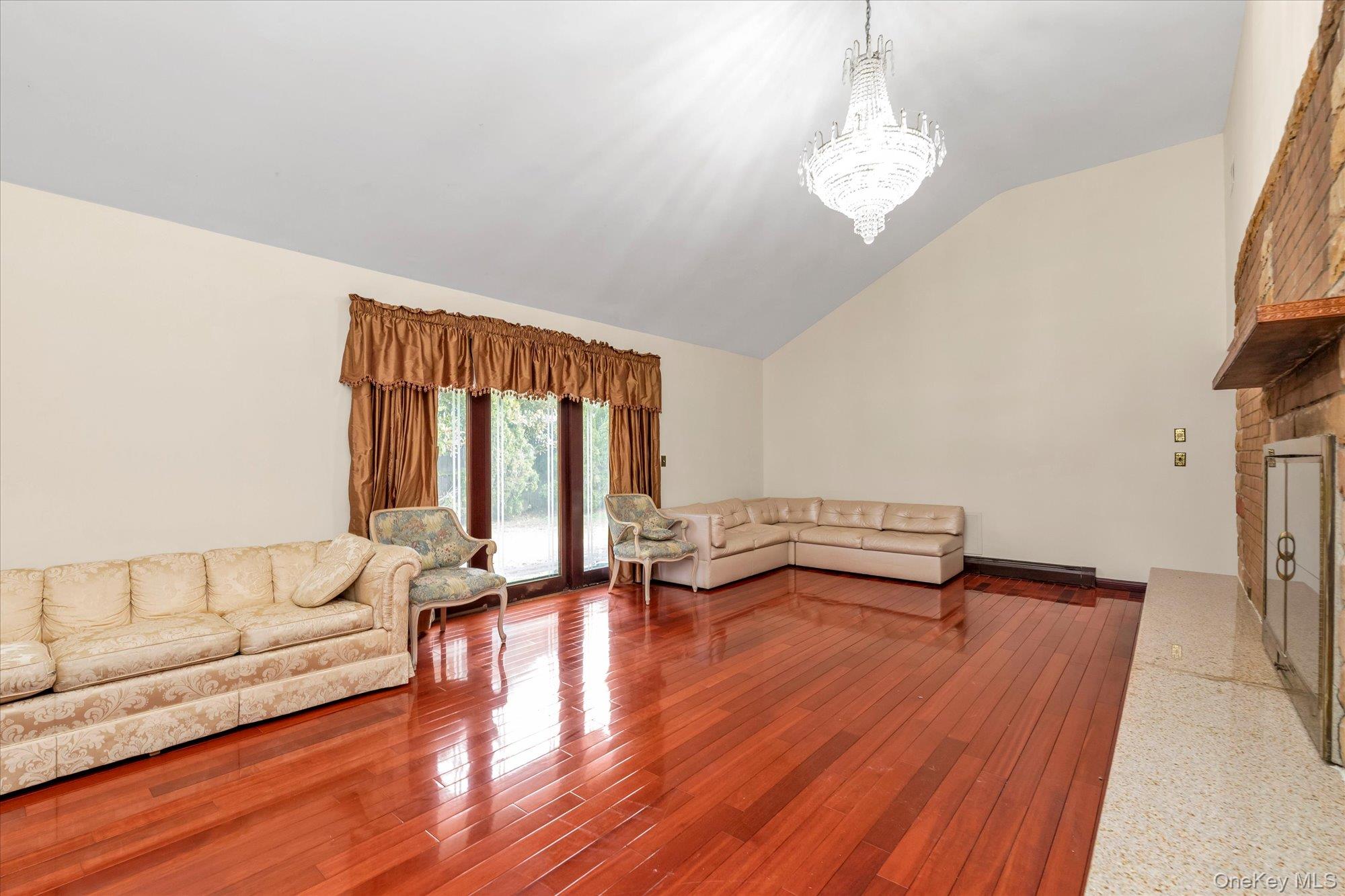 #5 photo, 84 Horton Place, Нассау ‖ Syosset , NY 11791