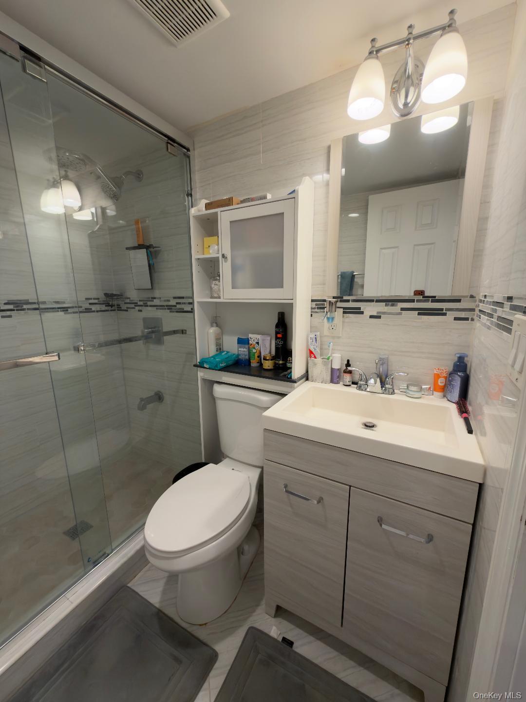 #14 photo, 684 Dorothea Lane, 롱 아일랜드 Elmont , NY 11003