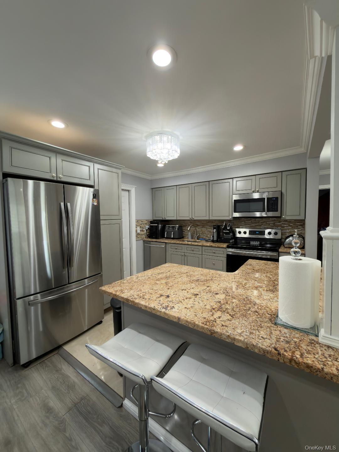 #15 photo, 684 Dorothea Lane, 롱 아일랜드 Elmont , NY 11003