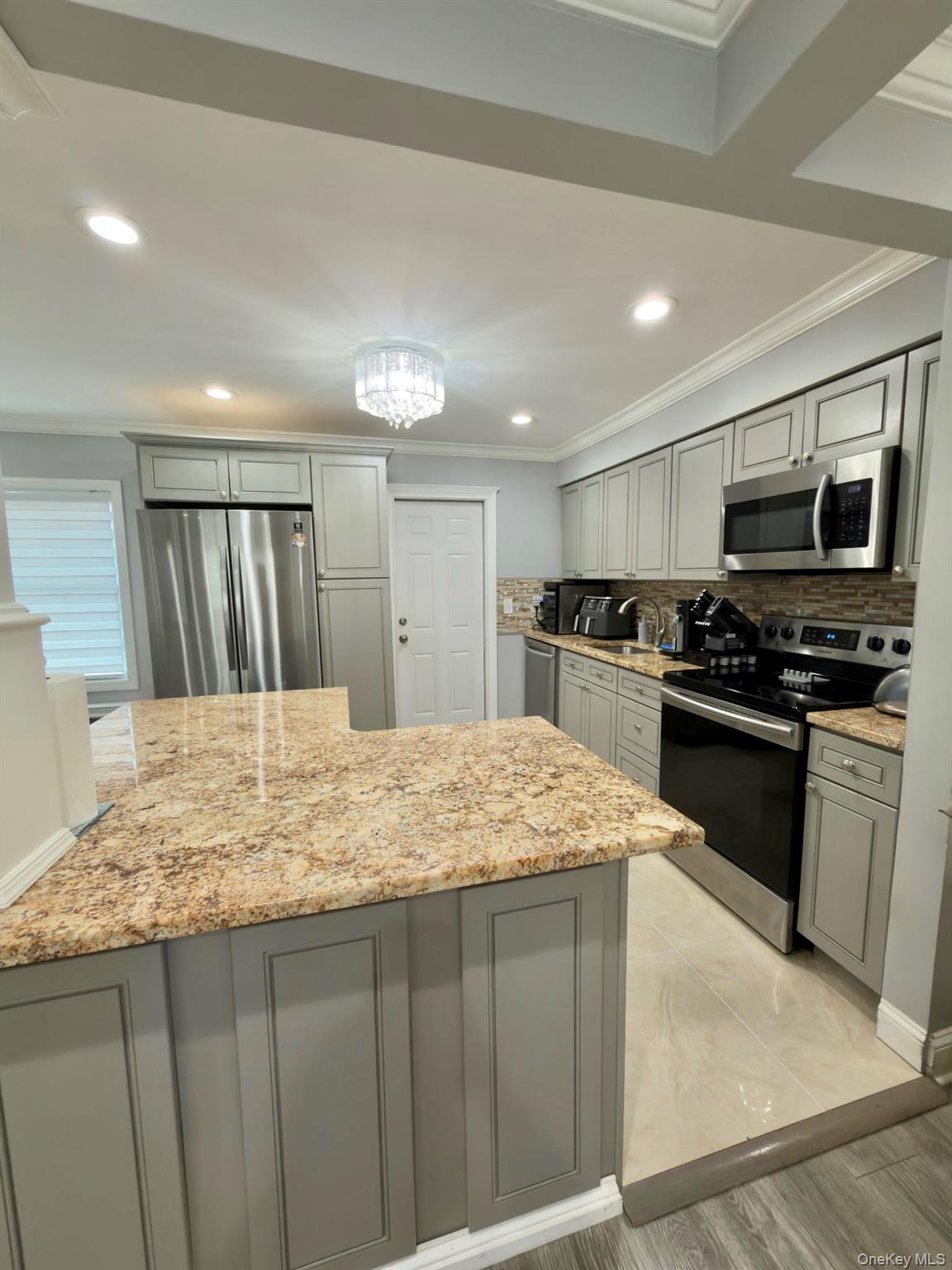 #20 photo, 684 Dorothea Lane, 롱 아일랜드 Elmont , NY 11003