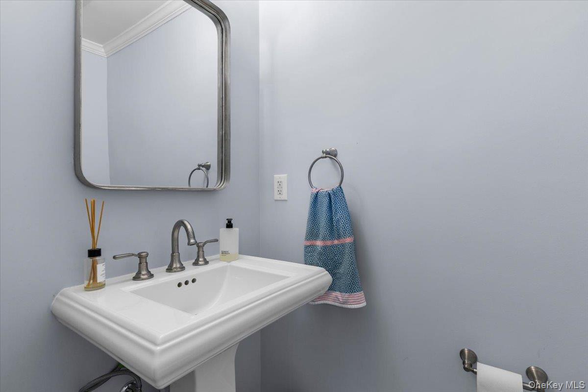 #19 photo, 111 SPIER Road, Scarsdale , NY 10583