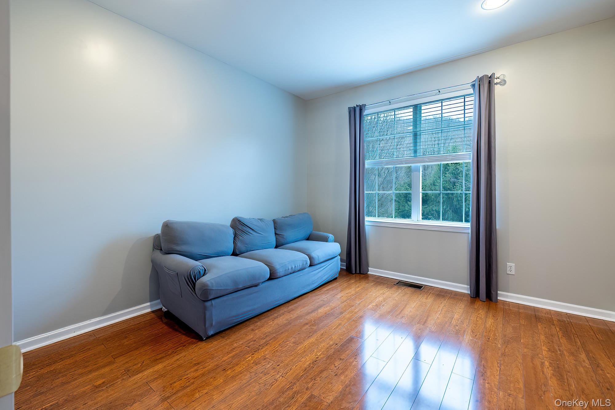 #6 photo, 811 Huntington Drive, Fishkill , NY 12524