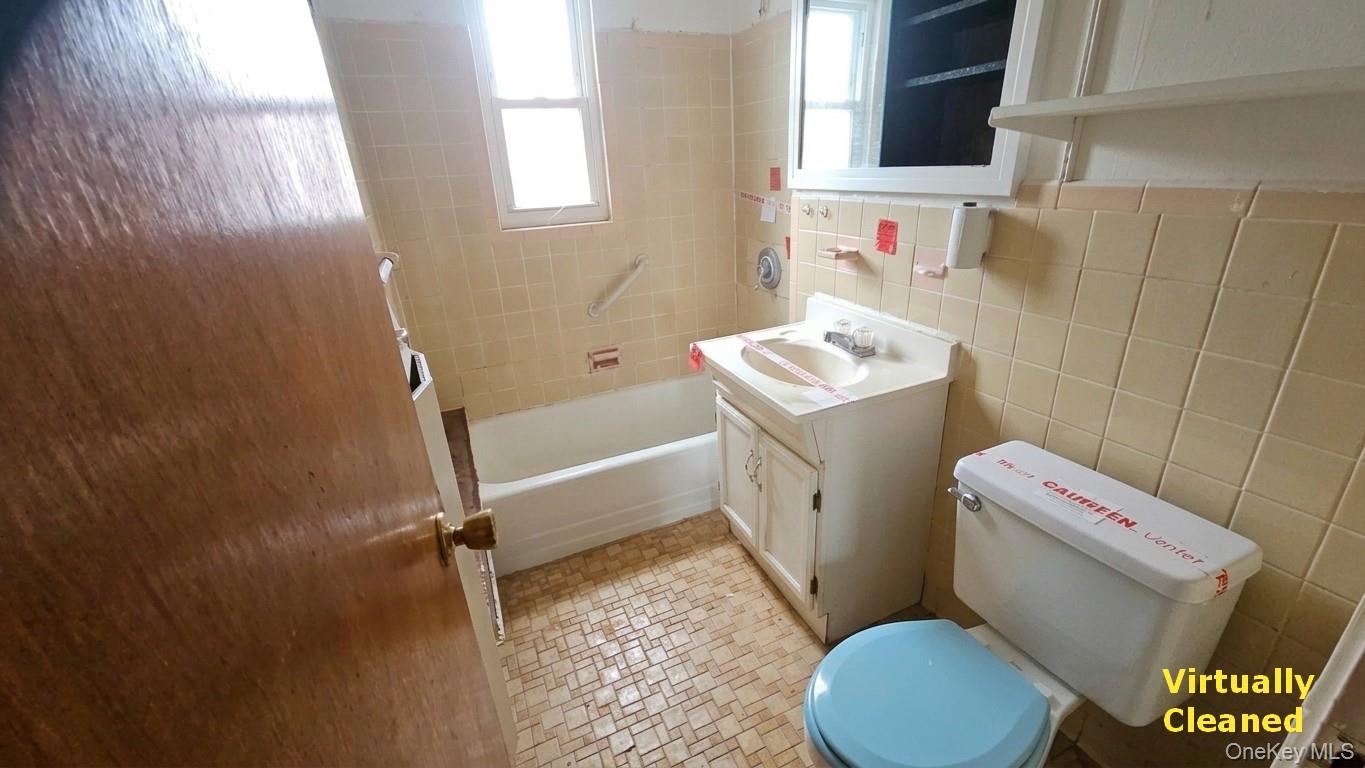 #8 photo, 1062 E 229th Street, 布朗士 Bronx , NY 10466