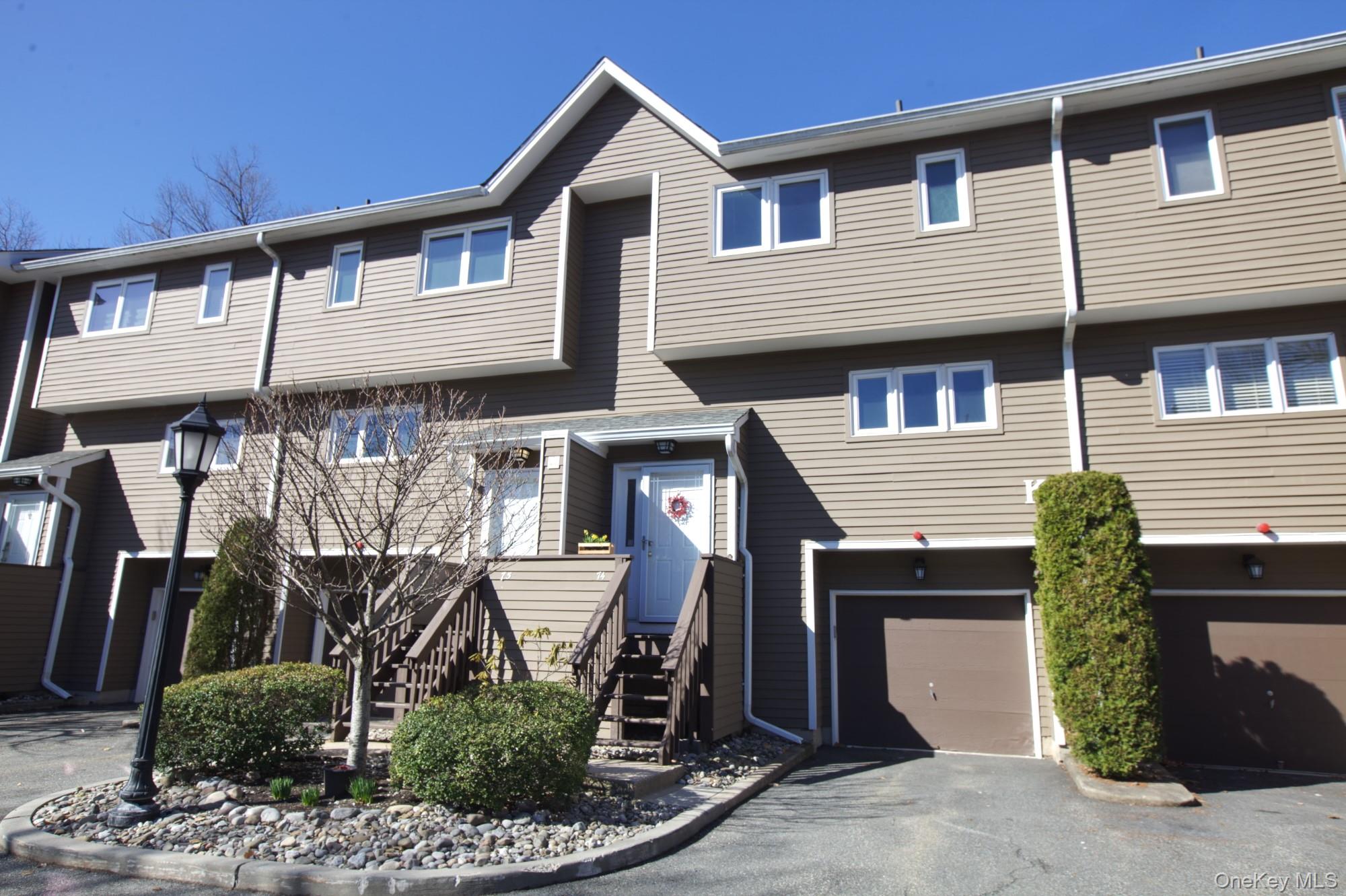 #1 photo, 74 Village Green, Bardonia , NY 10954