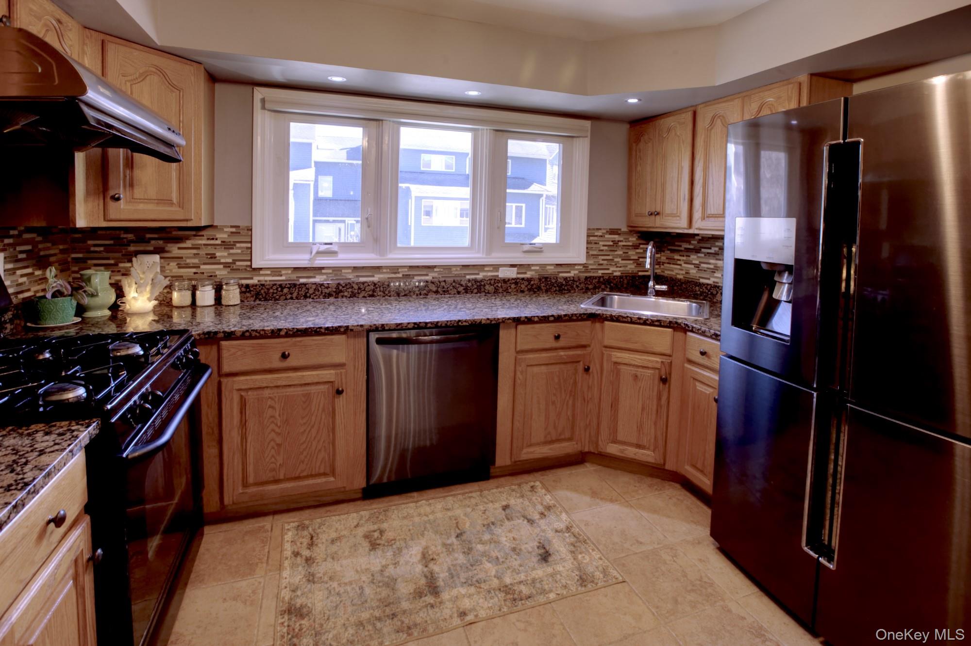 #5 photo, 74 Village Green, Bardonia , NY 10954