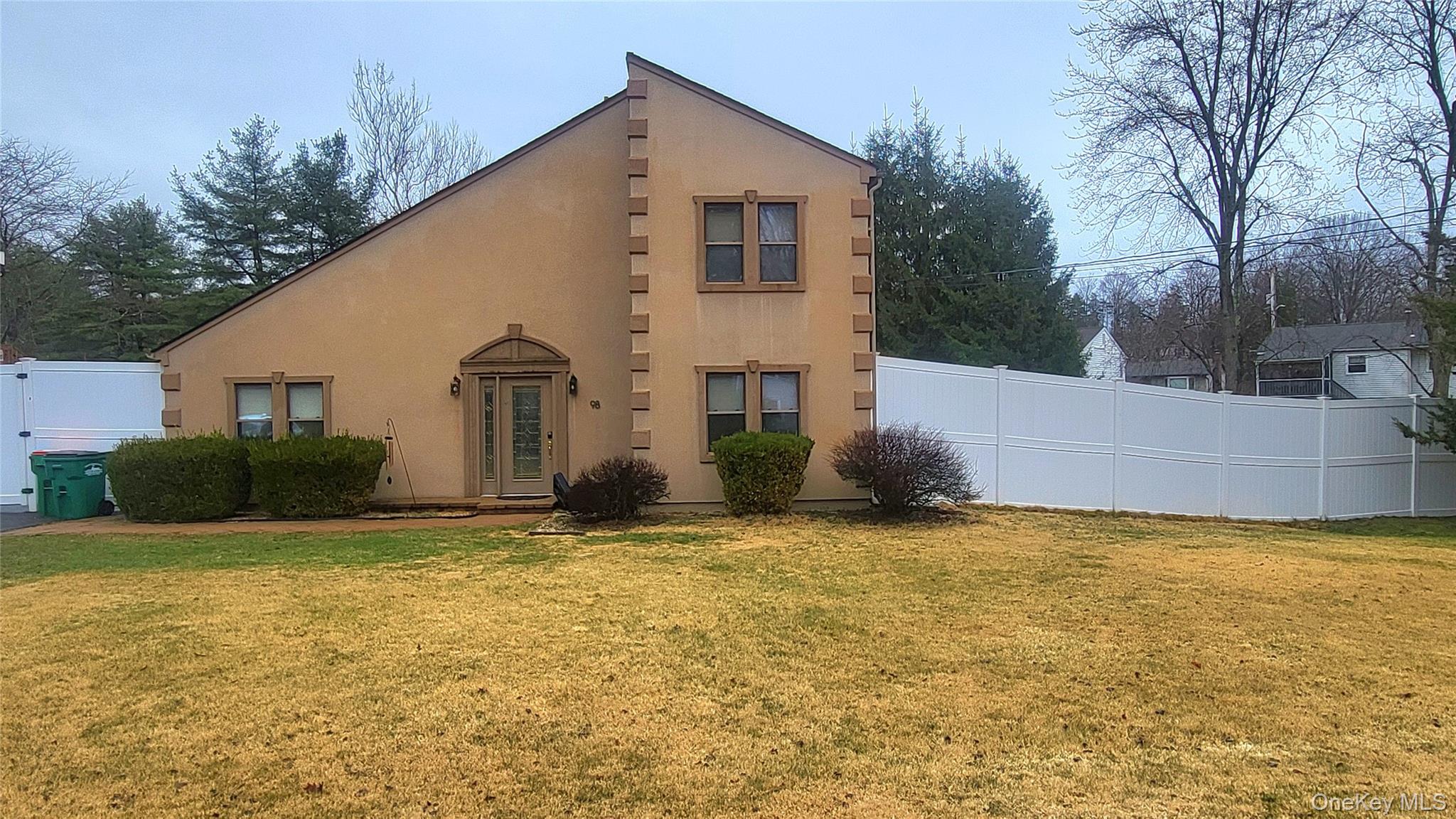 #2 photo, 98 Sutton Park Road, Poughkeepsie , NY 12603