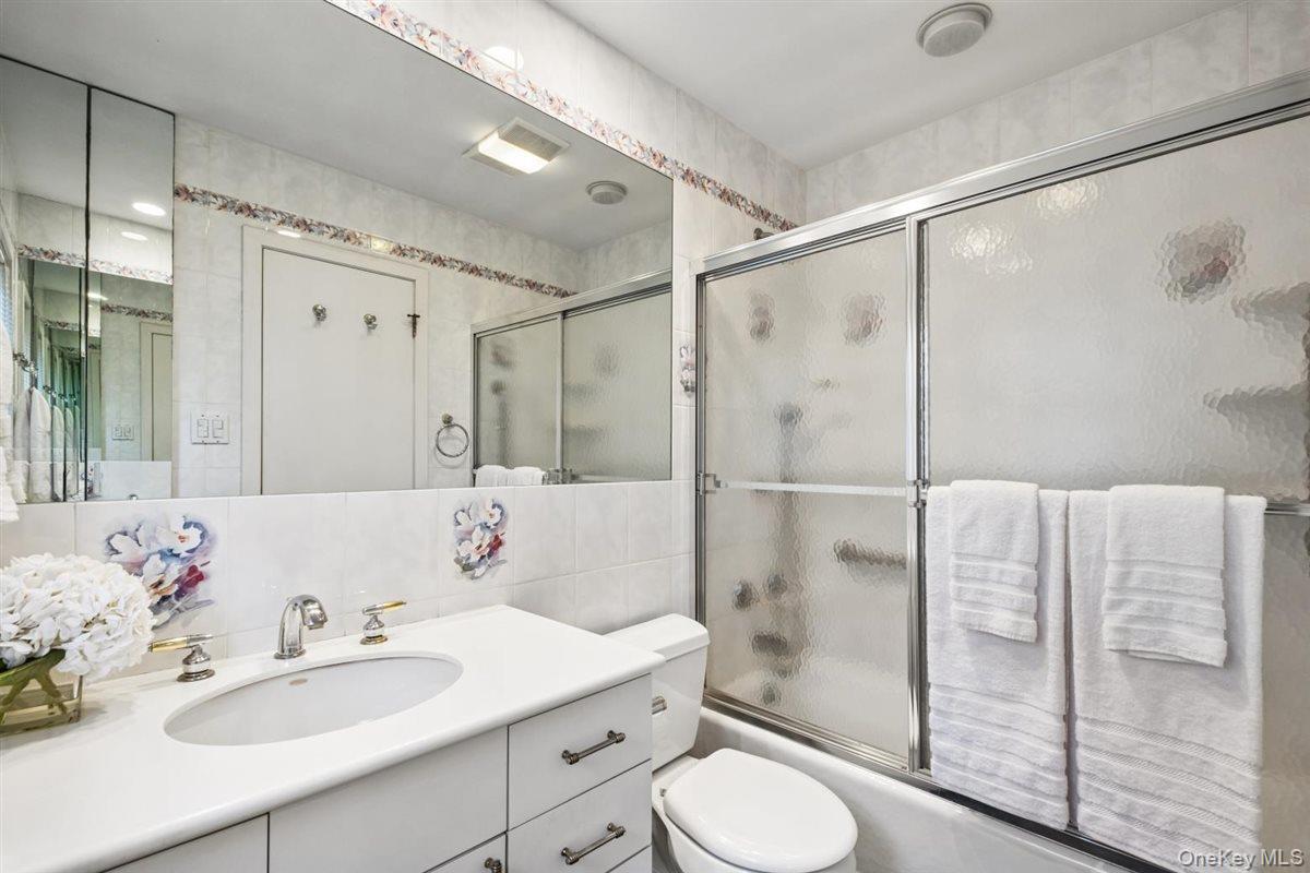 #11 photo, 168 Waverly Road, Scarsdale , NY 10583