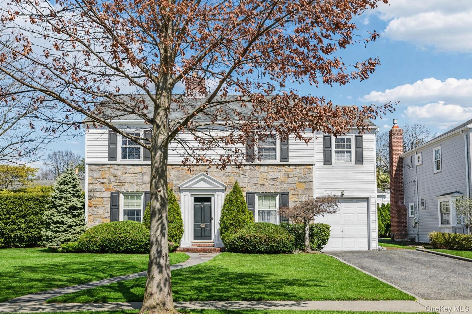 #1 photo, 87 Kingsbury Road, 롱 아일랜드 Garden City , NY 11530