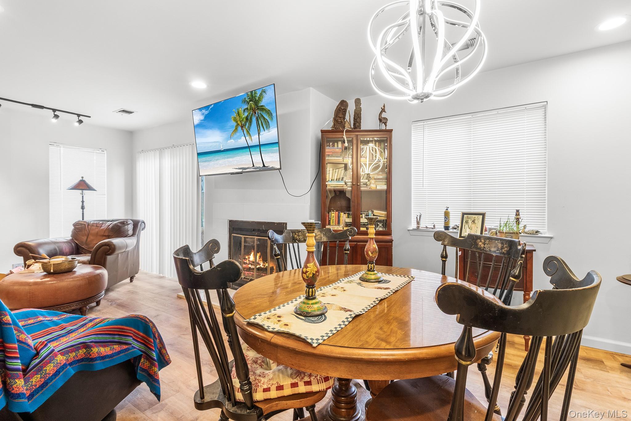 #5 photo, 230 Aspen Court, नासाउ काउंटी Wantagh , NY 11793