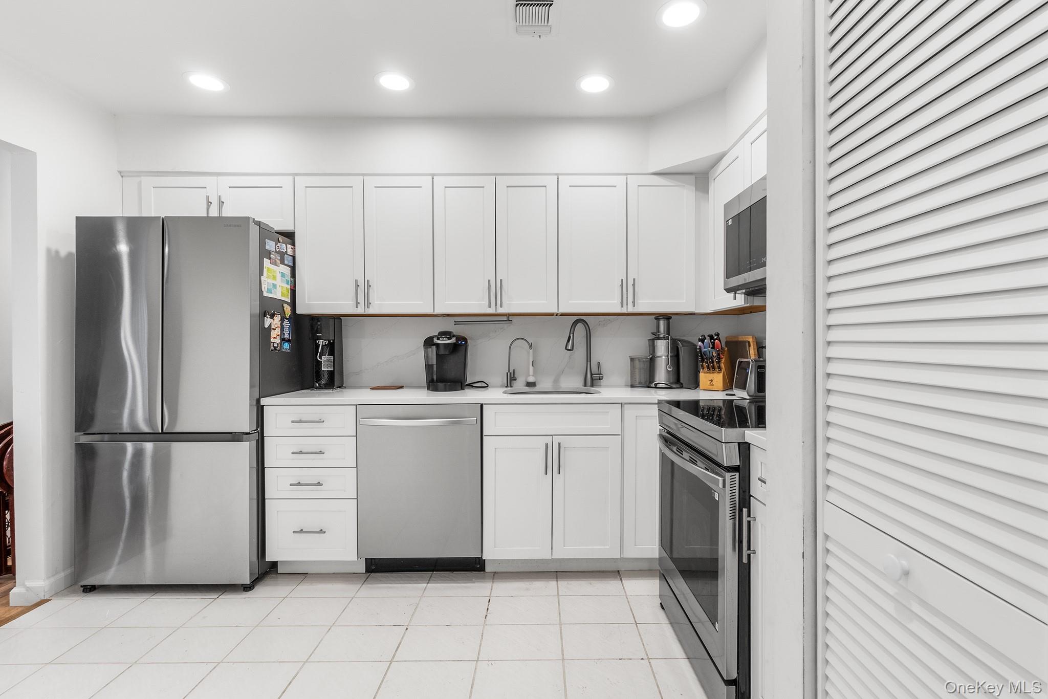 #7 photo, 230 Aspen Court, नासाउ काउंटी Wantagh , NY 11793