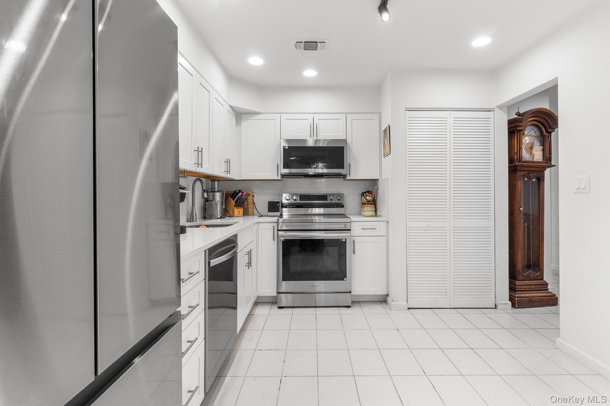 #8 photo, 230 Aspen Court, नासाउ काउंटी Wantagh , NY 11793