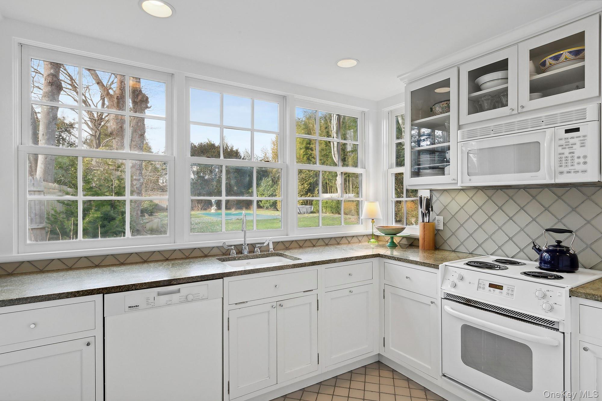 #4 photo, 393 Hill Street, 롱 아일랜드 Southampton , NY 11968