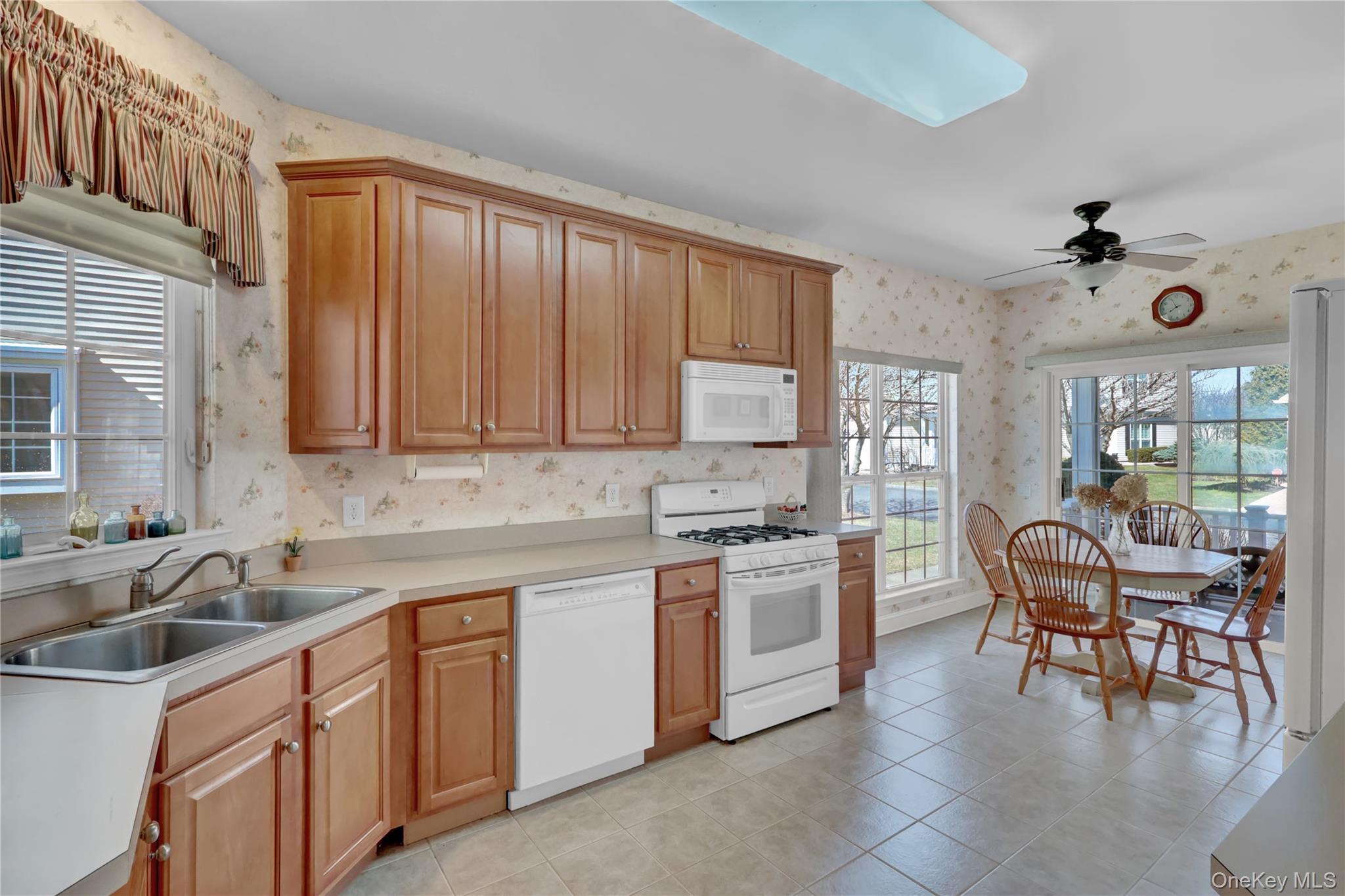 #18 photo, 3 Louden Loop, מחוז סאפוק Mount Sinai , NY 11766