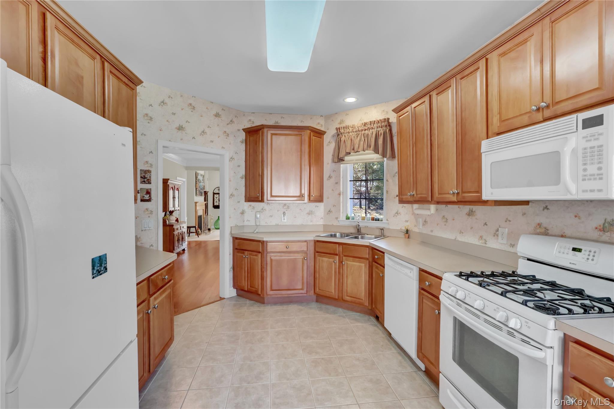 #20 photo, 3 Louden Loop, מחוז סאפוק Mount Sinai , NY 11766