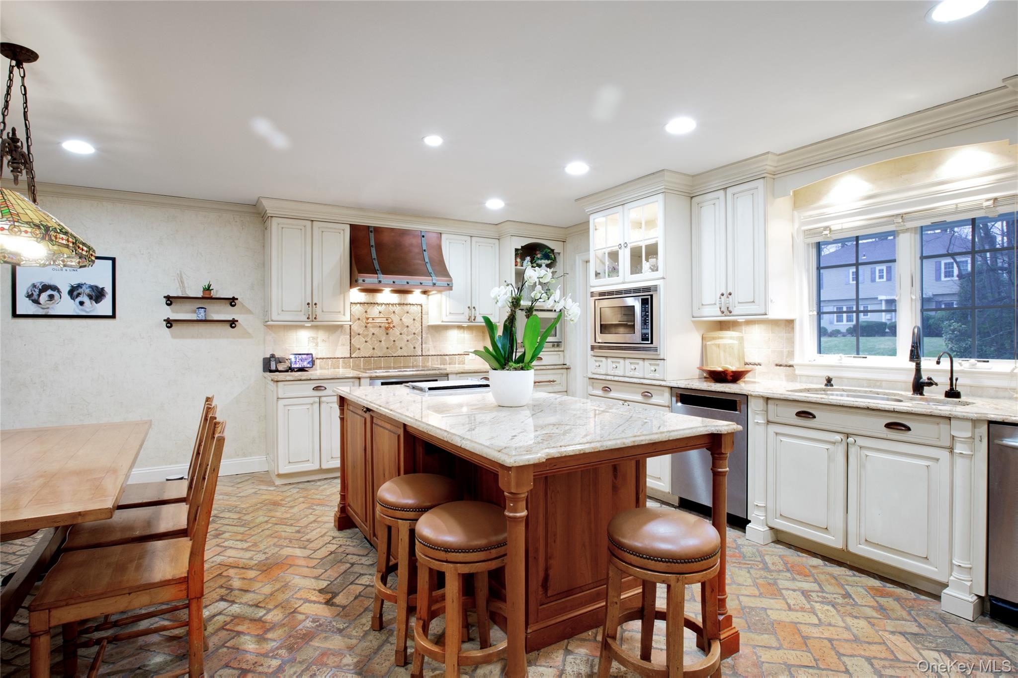 #10 photo, 330 Chestnut Drive, East Hills , NY 11576