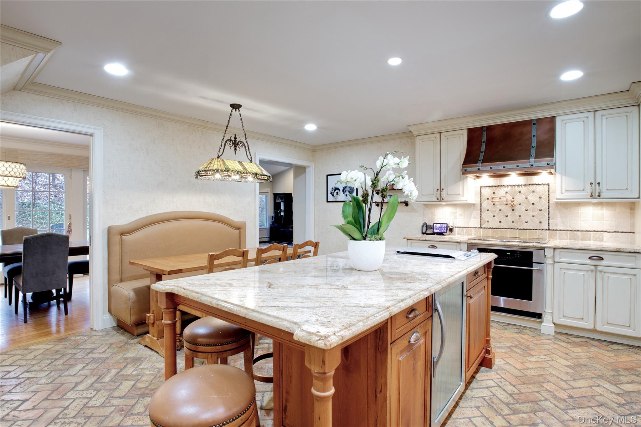 #11 photo, 330 Chestnut Drive, East Hills , NY 11576