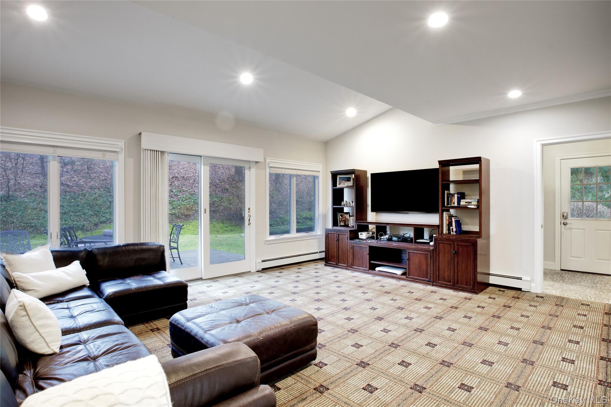 #13 photo, 330 Chestnut Drive, East Hills , NY 11576