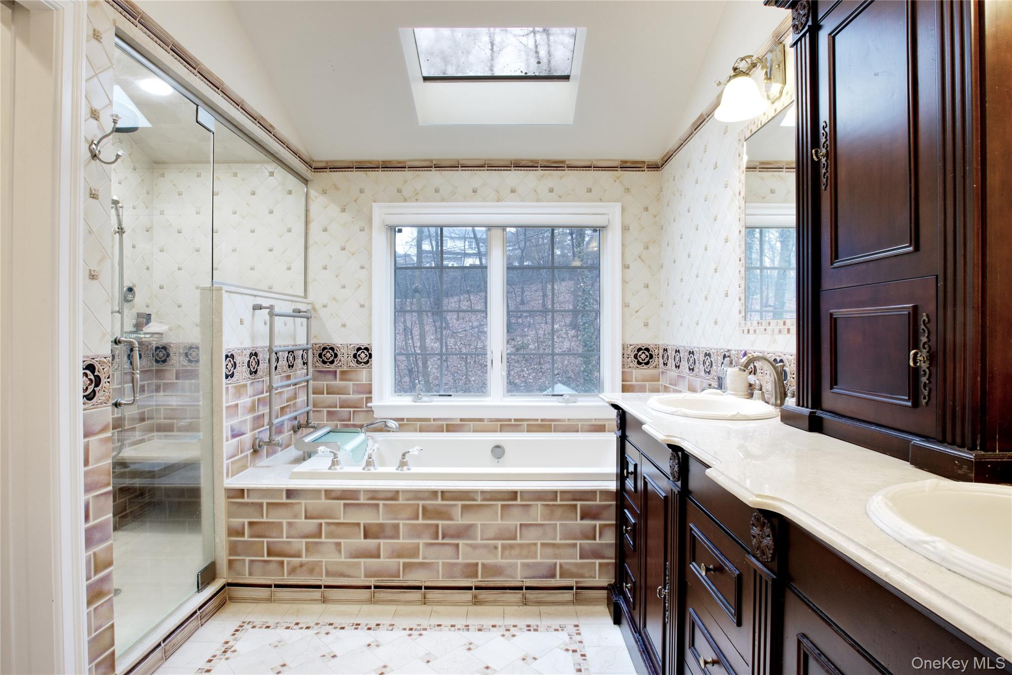 #16 photo, 330 Chestnut Drive, East Hills , NY 11576