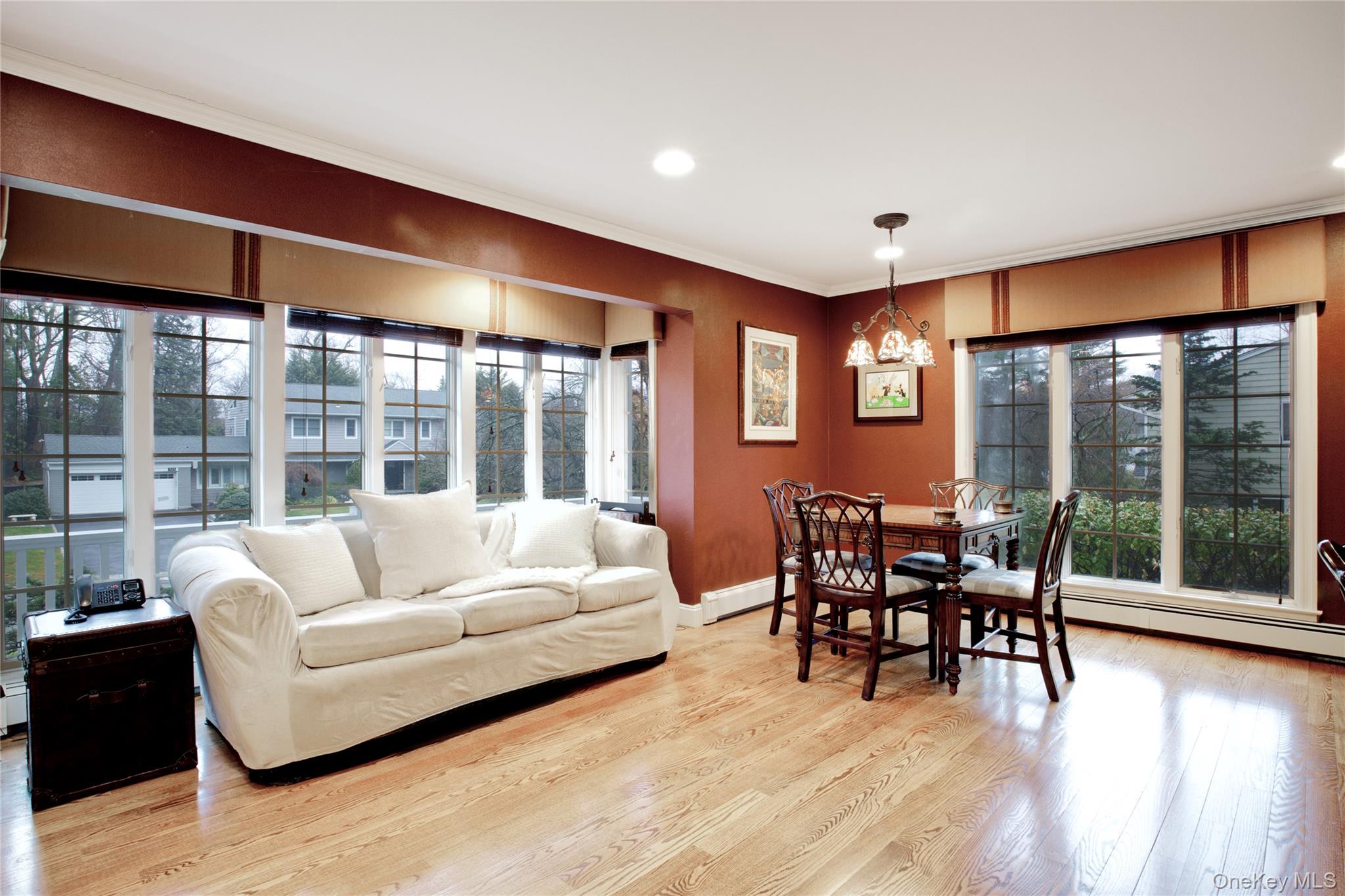 #4 photo, 330 Chestnut Drive, East Hills , NY 11576