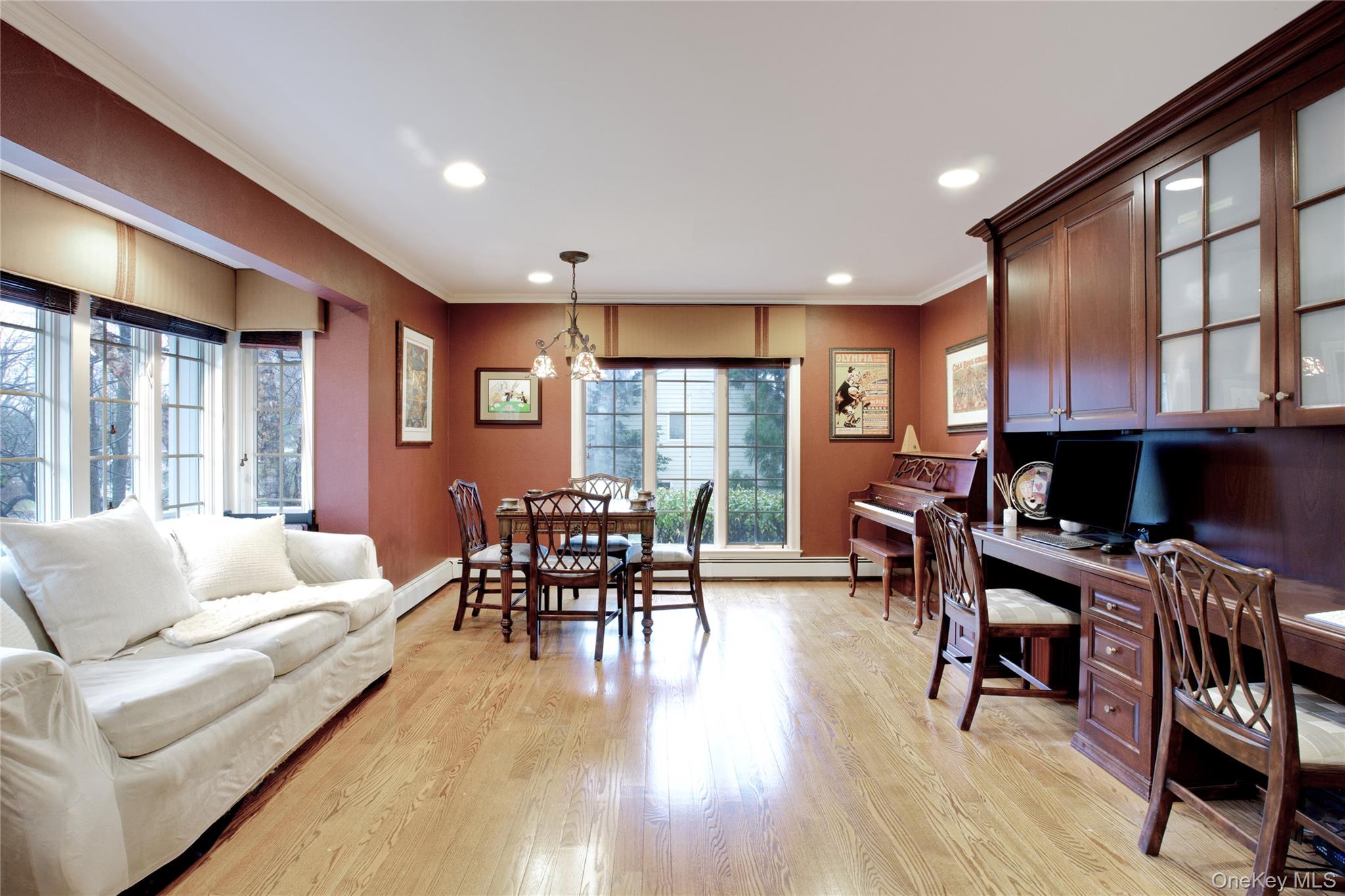 #5 photo, 330 Chestnut Drive, East Hills , NY 11576