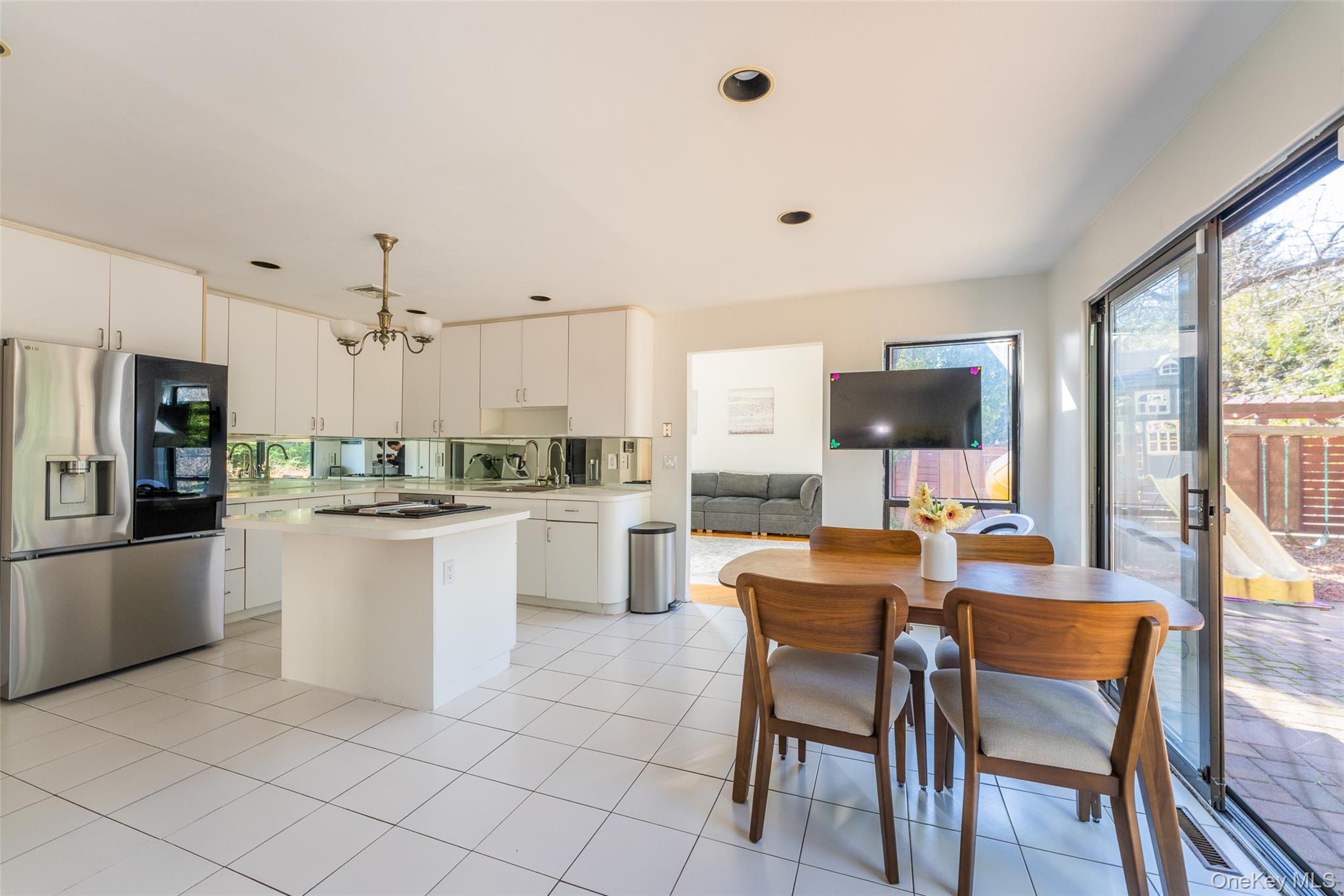 #12 photo, 17 Princeton Drive, Нассау ‖ Syosset , NY 11791