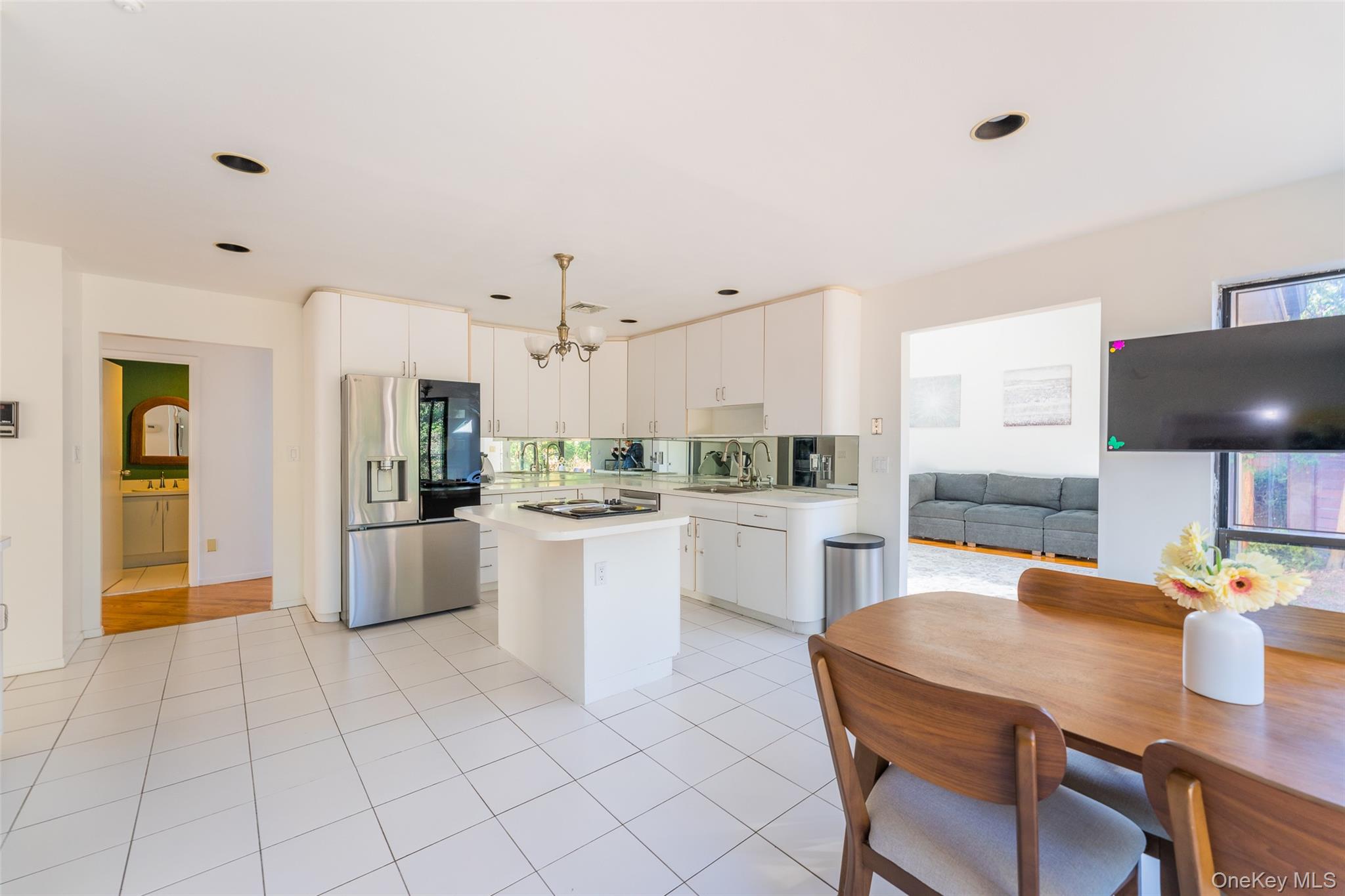 #13 photo, 17 Princeton Drive, Нассау ‖ Syosset , NY 11791