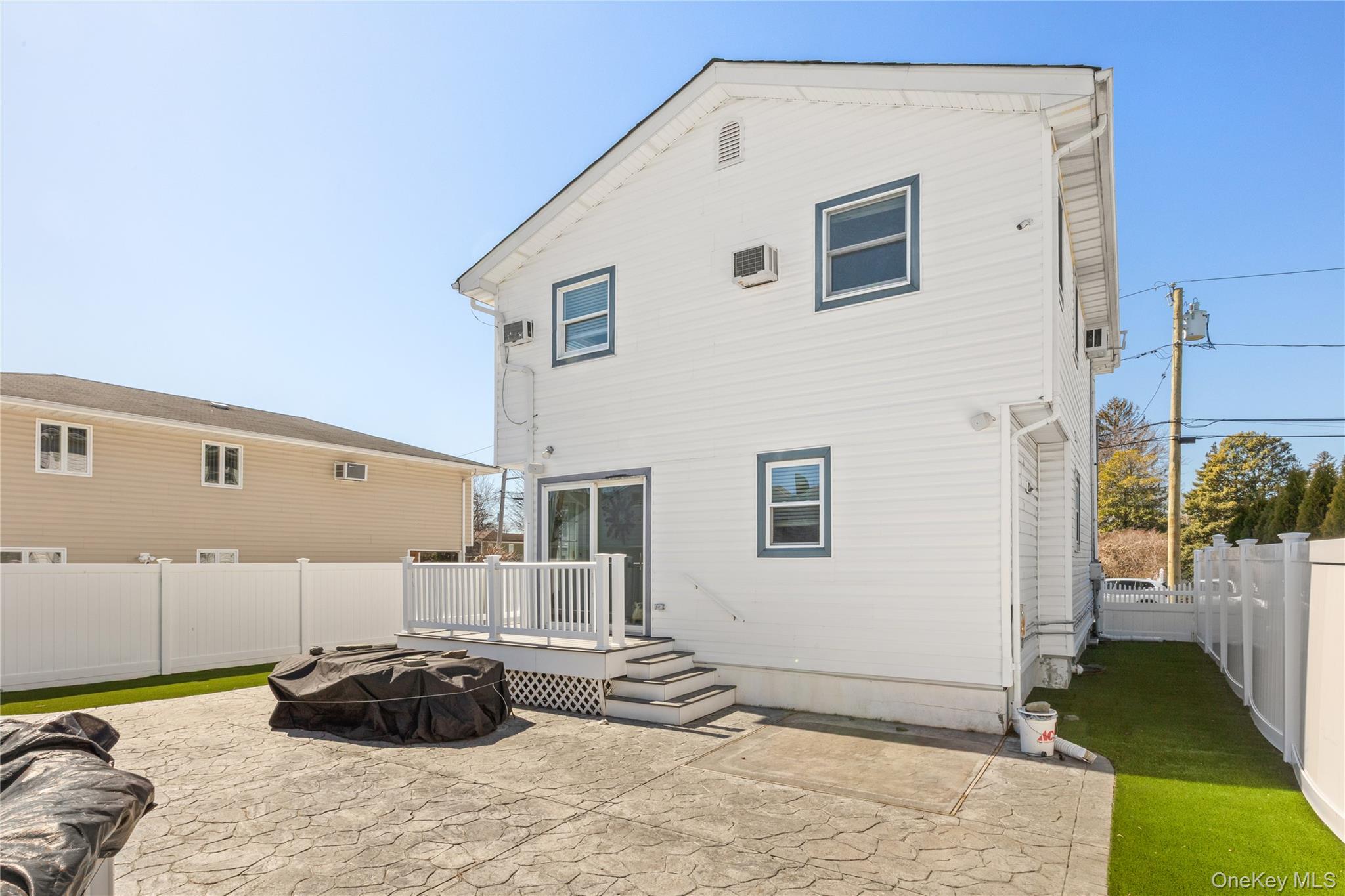 #14 photo, 686 Adams Avenue, 東長島 Lindenhurst , NY 11757