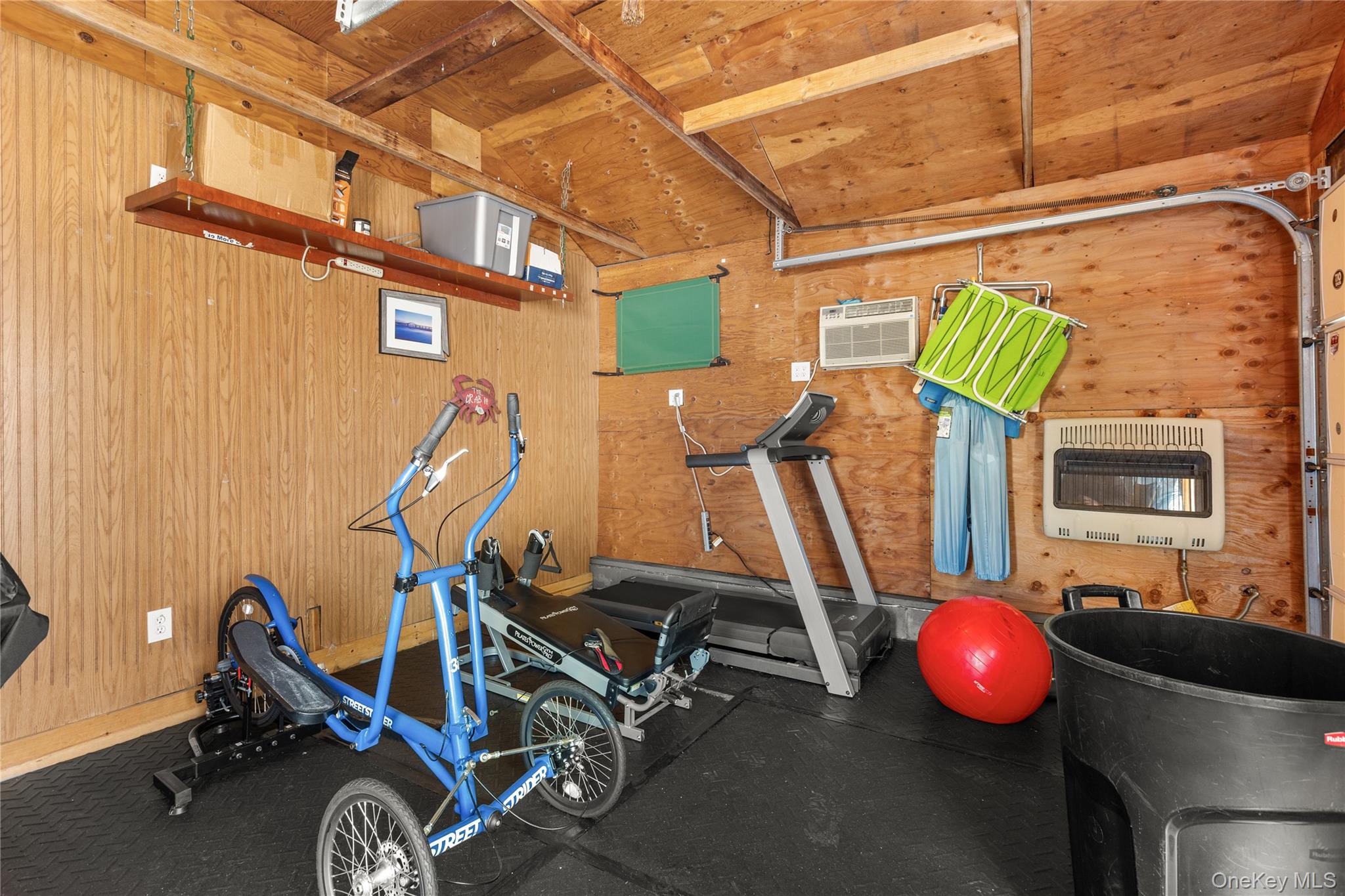 #16 photo, 686 Adams Avenue, 東長島 Lindenhurst , NY 11757