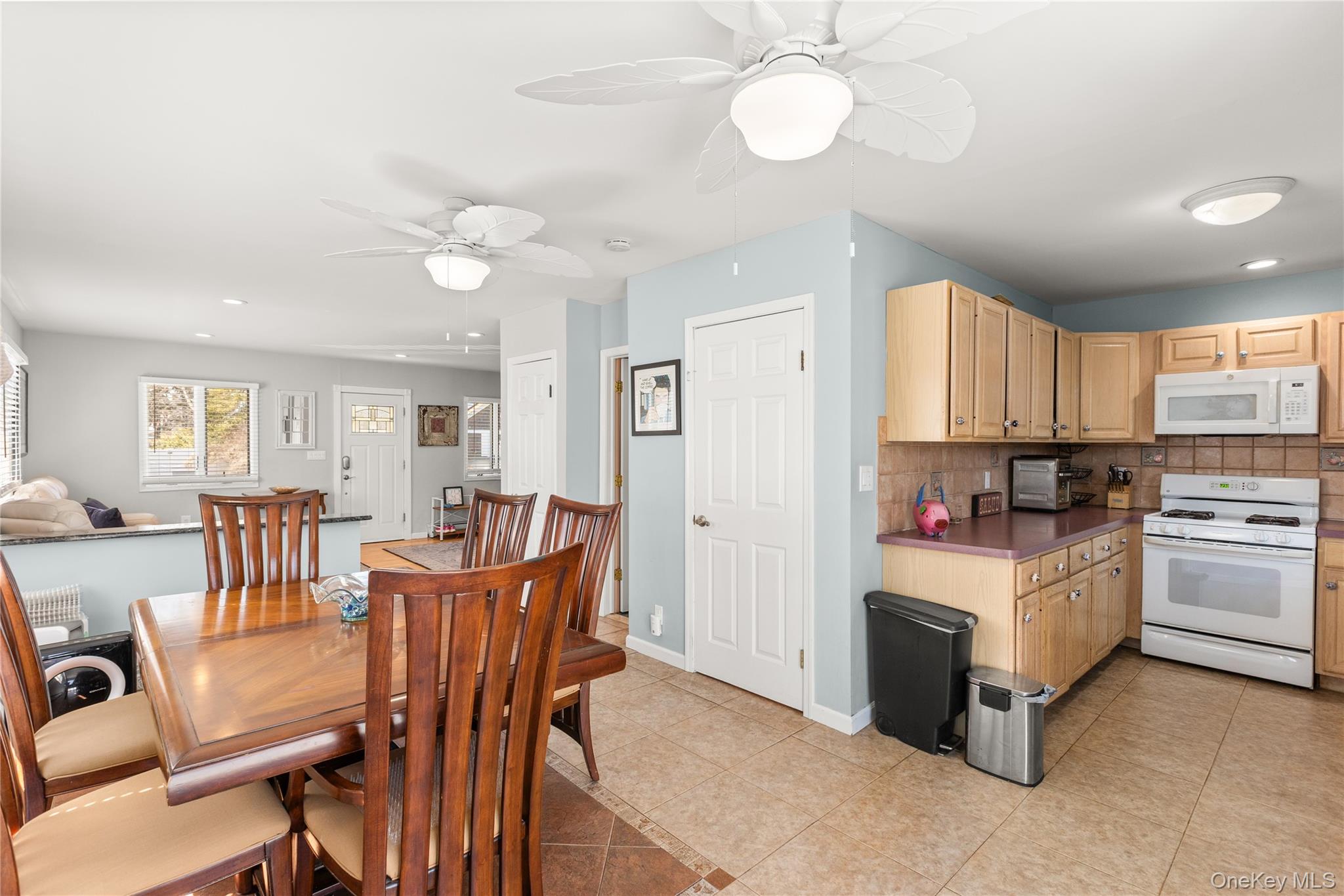 #6 photo, 686 Adams Avenue, 東長島 Lindenhurst , NY 11757