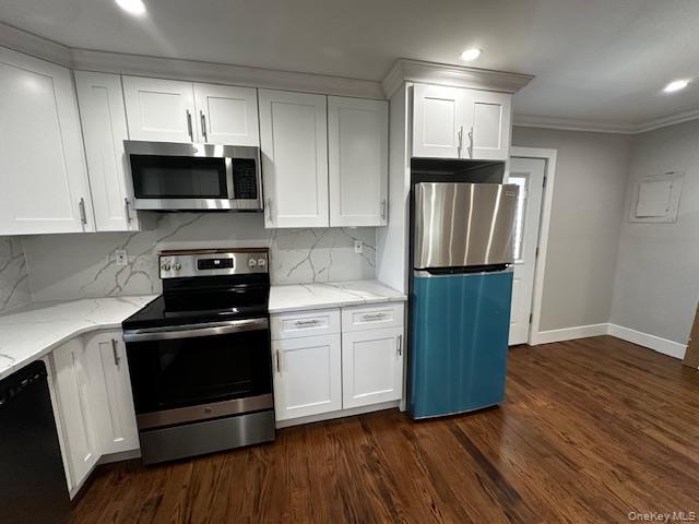 #13 photo, 23 West Drive, Port Washington , NY 11050