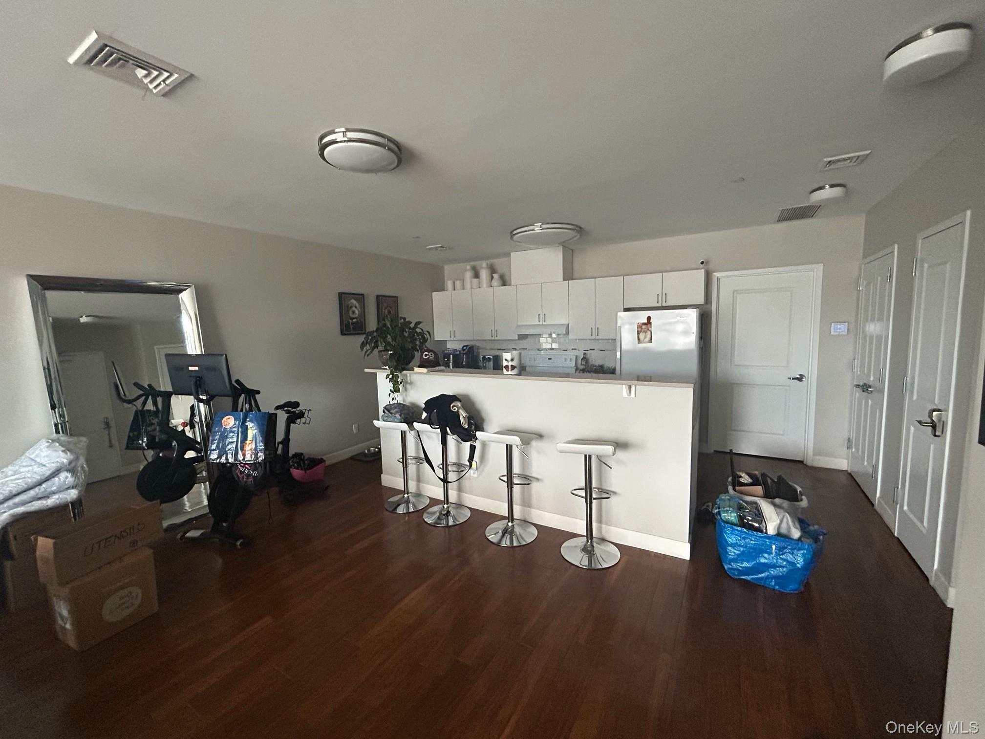 #1 photo, 425 New York Avenue, सफ़ोक काउंटी Huntington , NY 11743