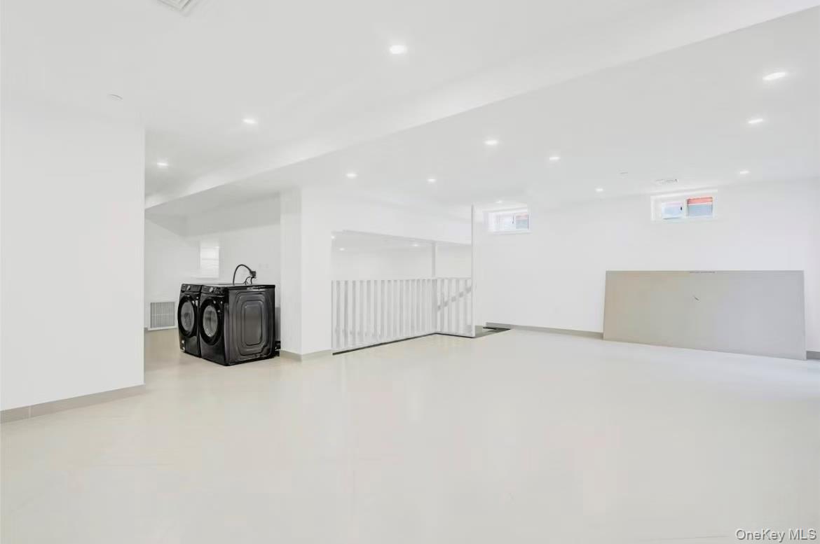 #7 photo, 157-49 Rose Avenue, קווינס Flushing , NY 11355