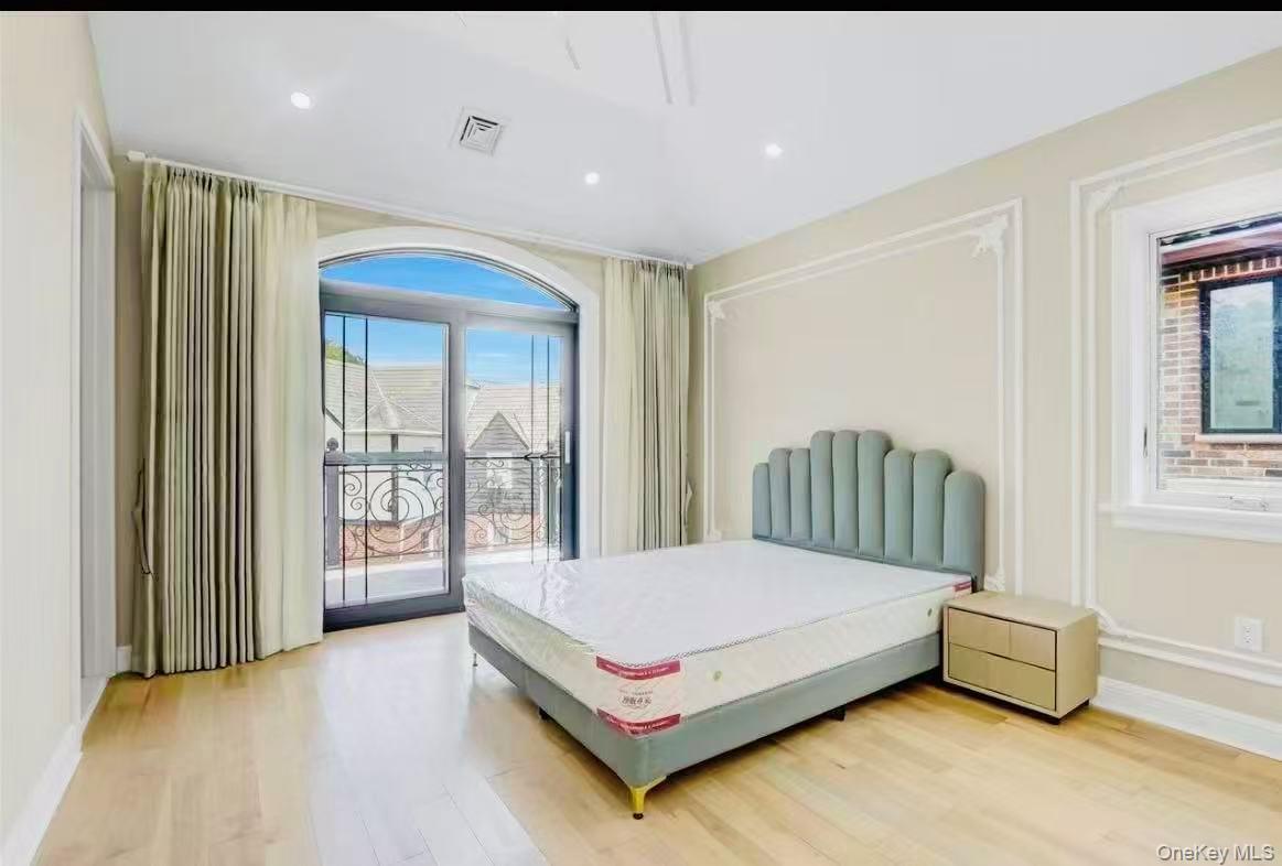 #8 photo, 157-49 Rose Avenue, קווינס Flushing , NY 11355