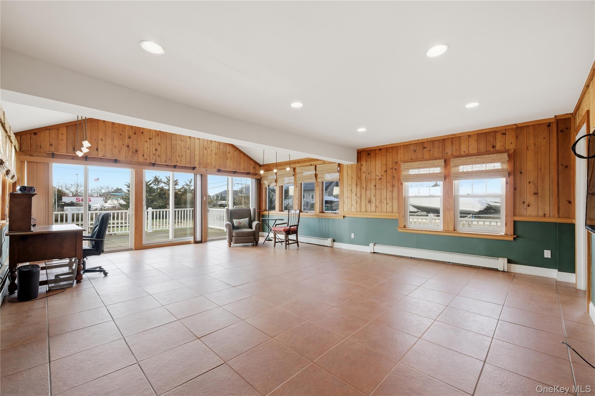 #19 photo, 264 S Bayview Avenue, 東長島 Amityville , NY 11701