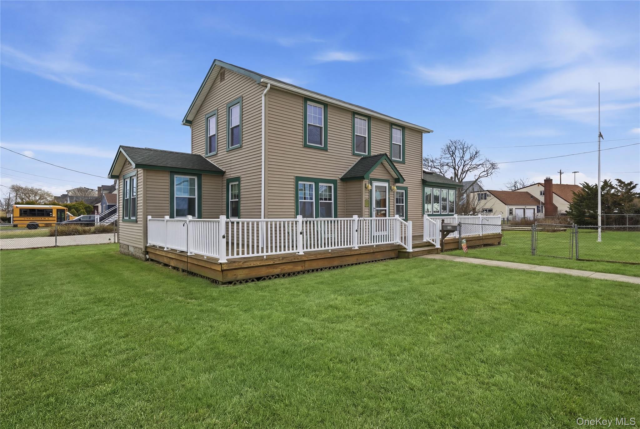 #3 photo, 264 S Bayview Avenue, 東長島 Amityville , NY 11701