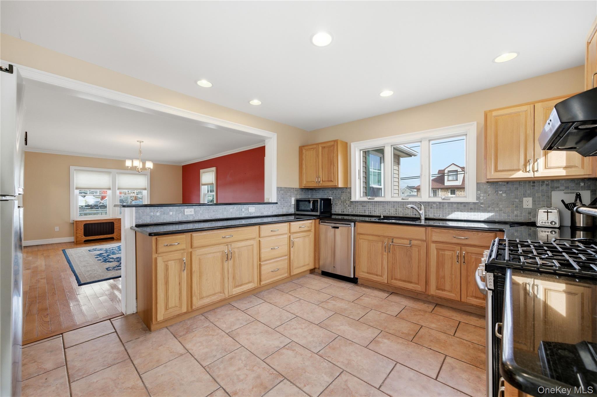 #4 photo, 264 S Bayview Avenue, 東長島 Amityville , NY 11701