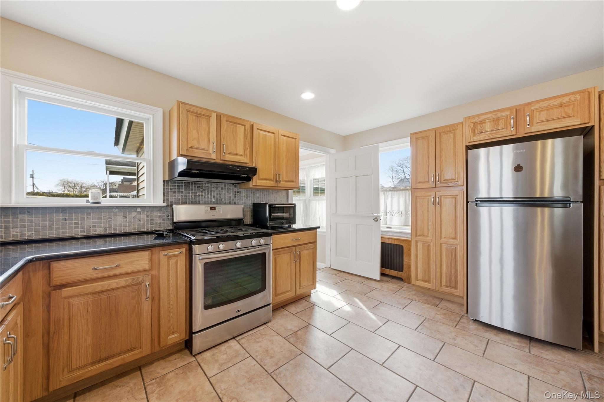 #8 photo, 264 S Bayview Avenue, 東長島 Amityville , NY 11701