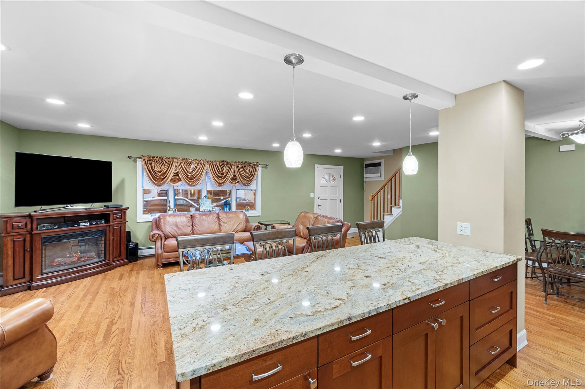 #12 photo, 2632 Montauk Avenue, 롱 아일랜드 Merrick , NY 11566