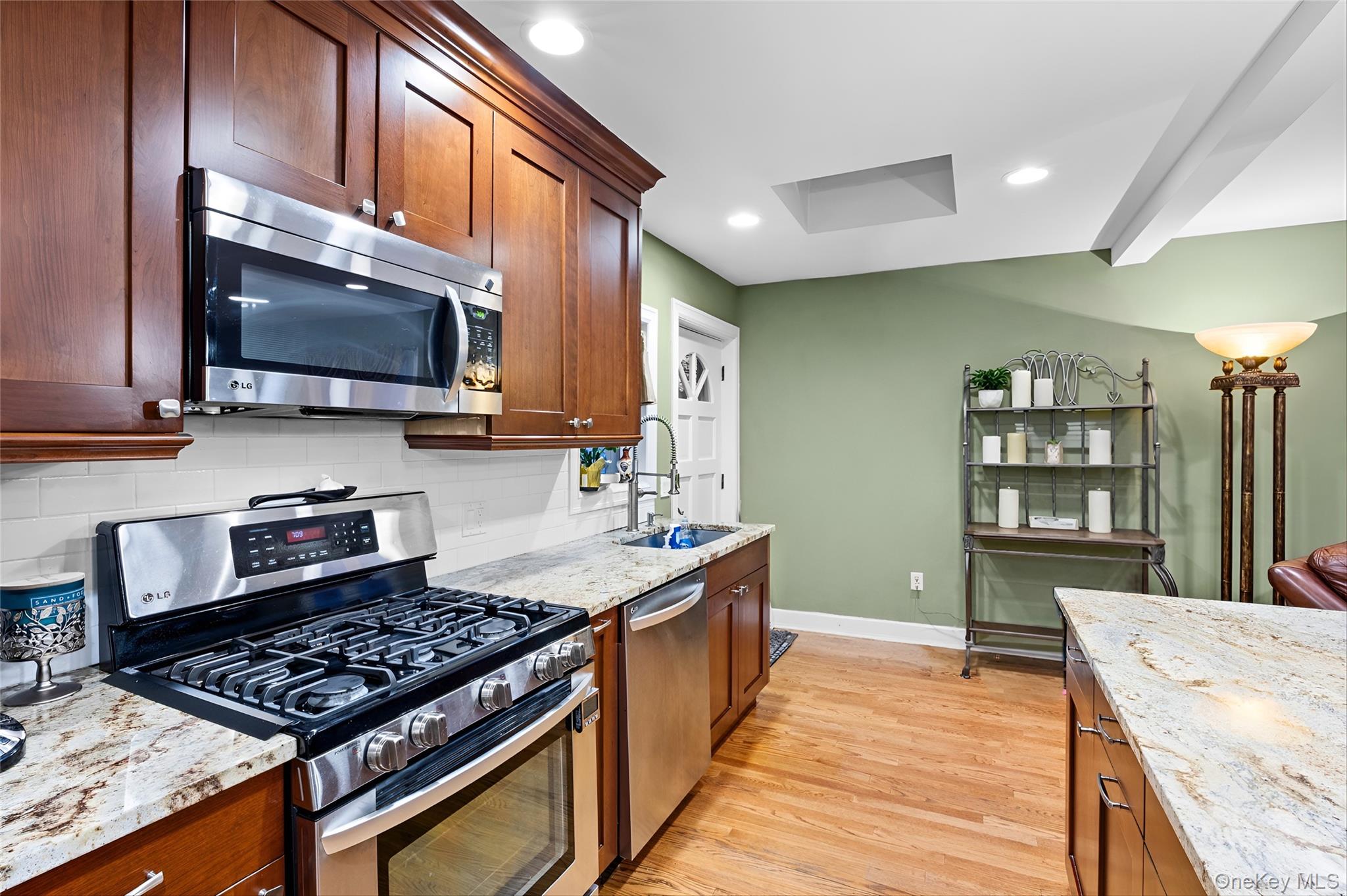 #15 photo, 2632 Montauk Avenue, 롱 아일랜드 Merrick , NY 11566